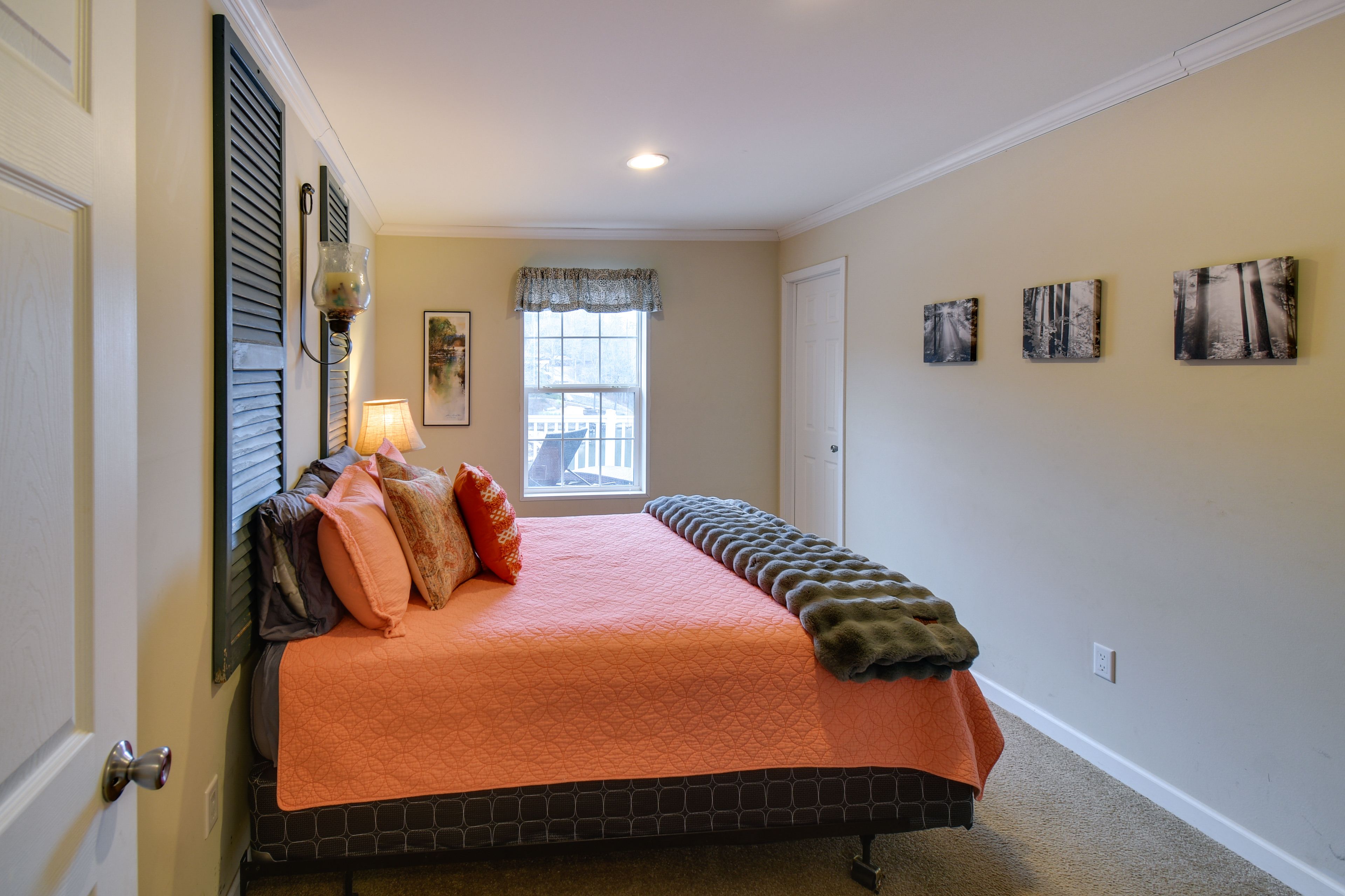 Bedroom 2 | Main Level | Queen Bed | Smart TV