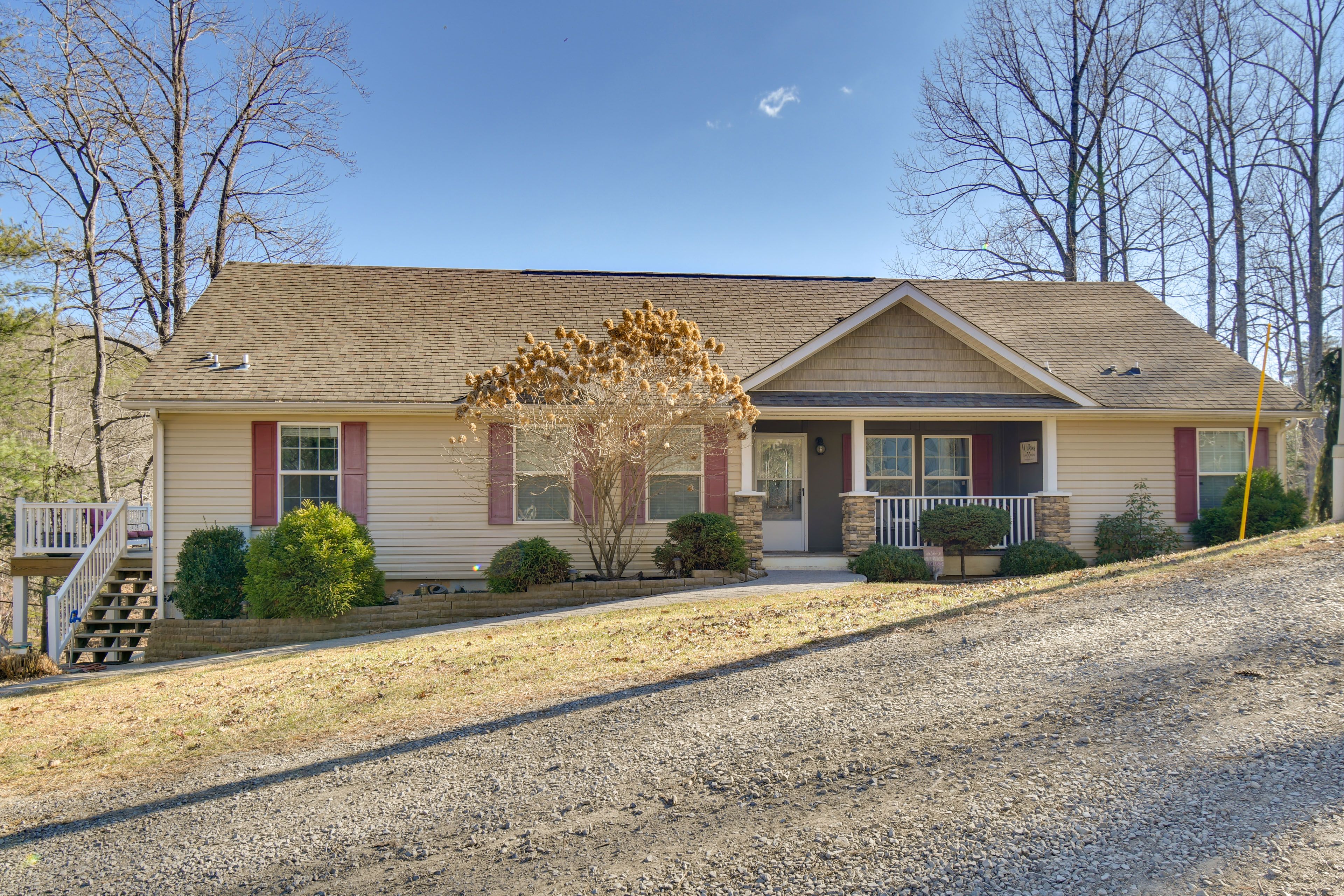 Exterior | Driveway (2-3 Vehicles)