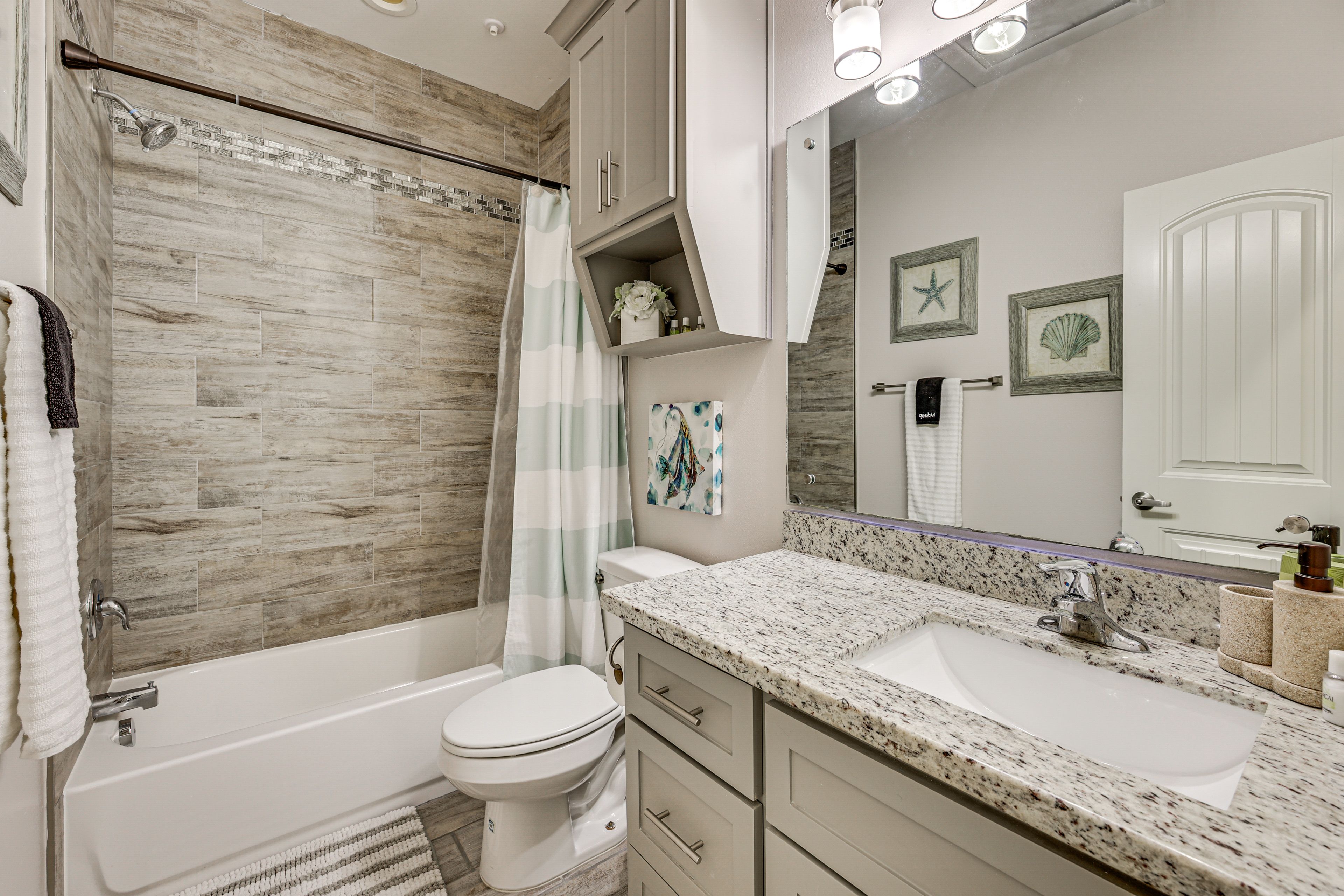 Bathroom | Towels Provided | Complimentary Toiletries | Hair Dryer