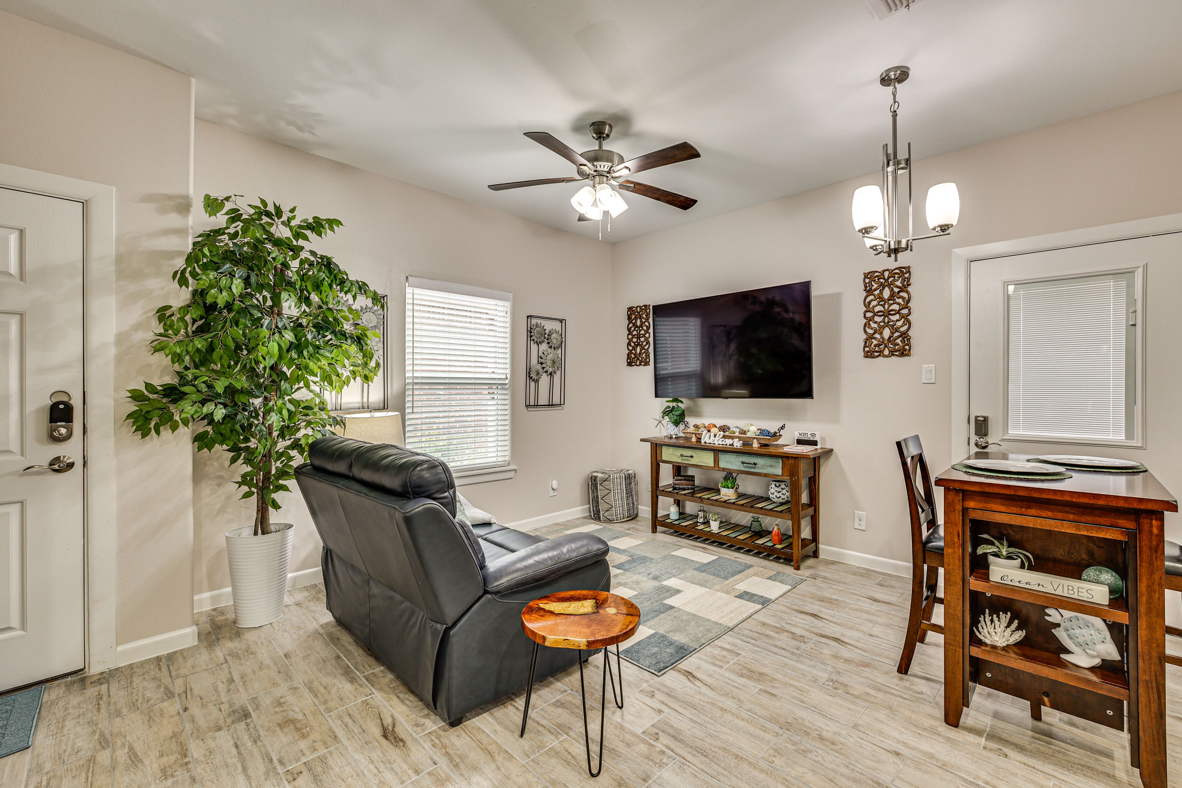 Edinburg Vacation Rental | 1BR | 1BA | 600 Sq Ft | 1 Step Required