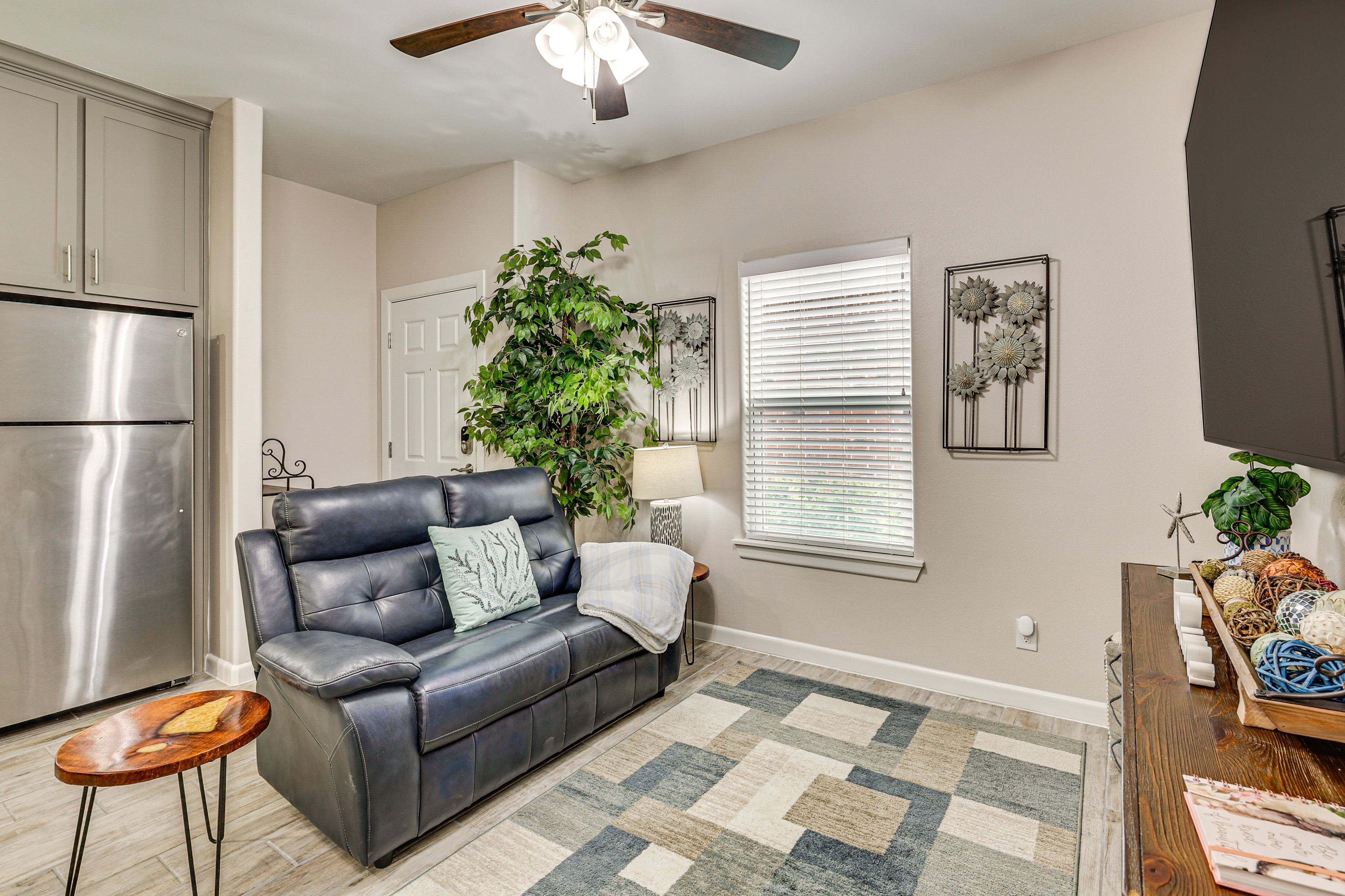 Living Room | Free WiFi