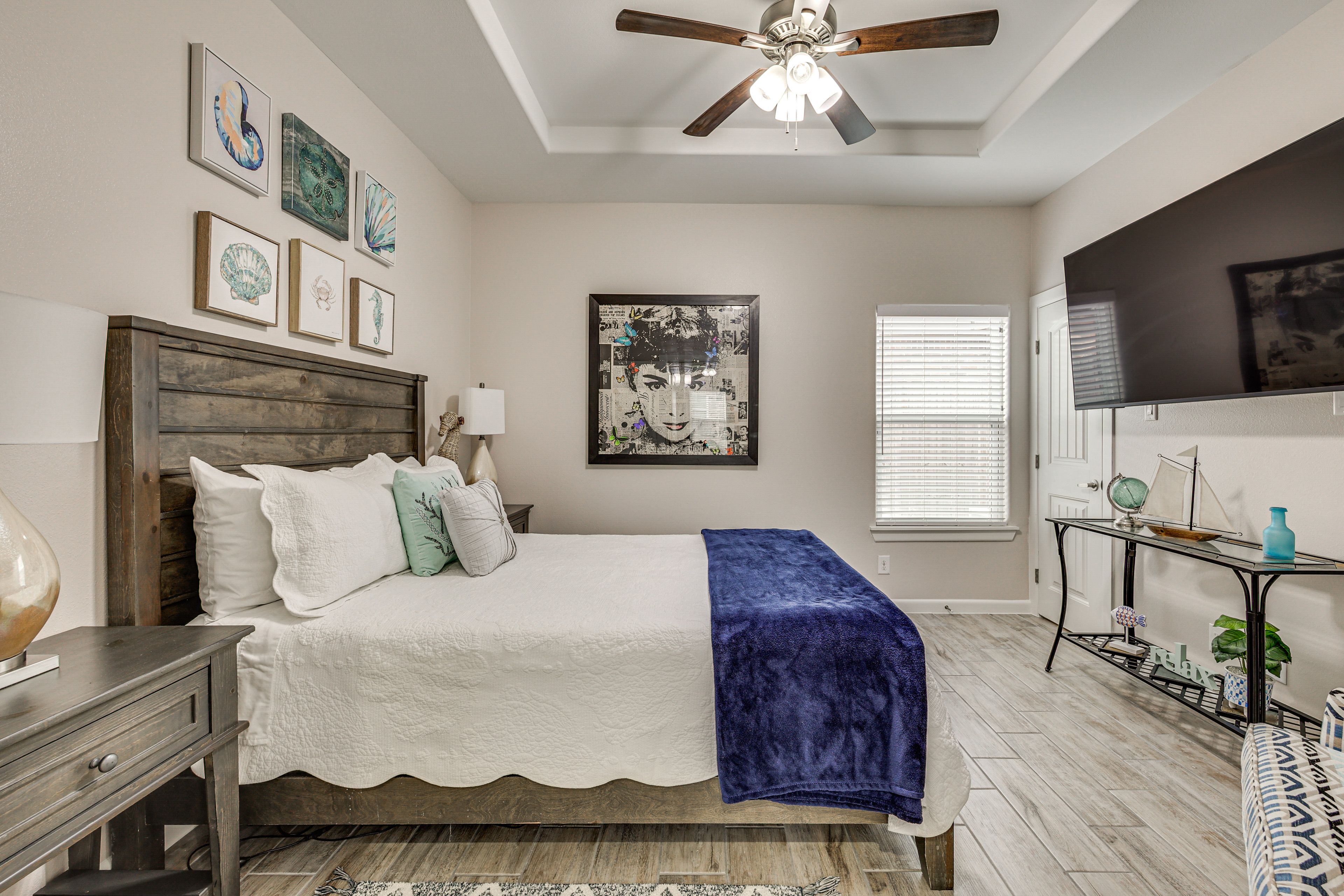 Bedroom | Queen Bed | Linens Provided