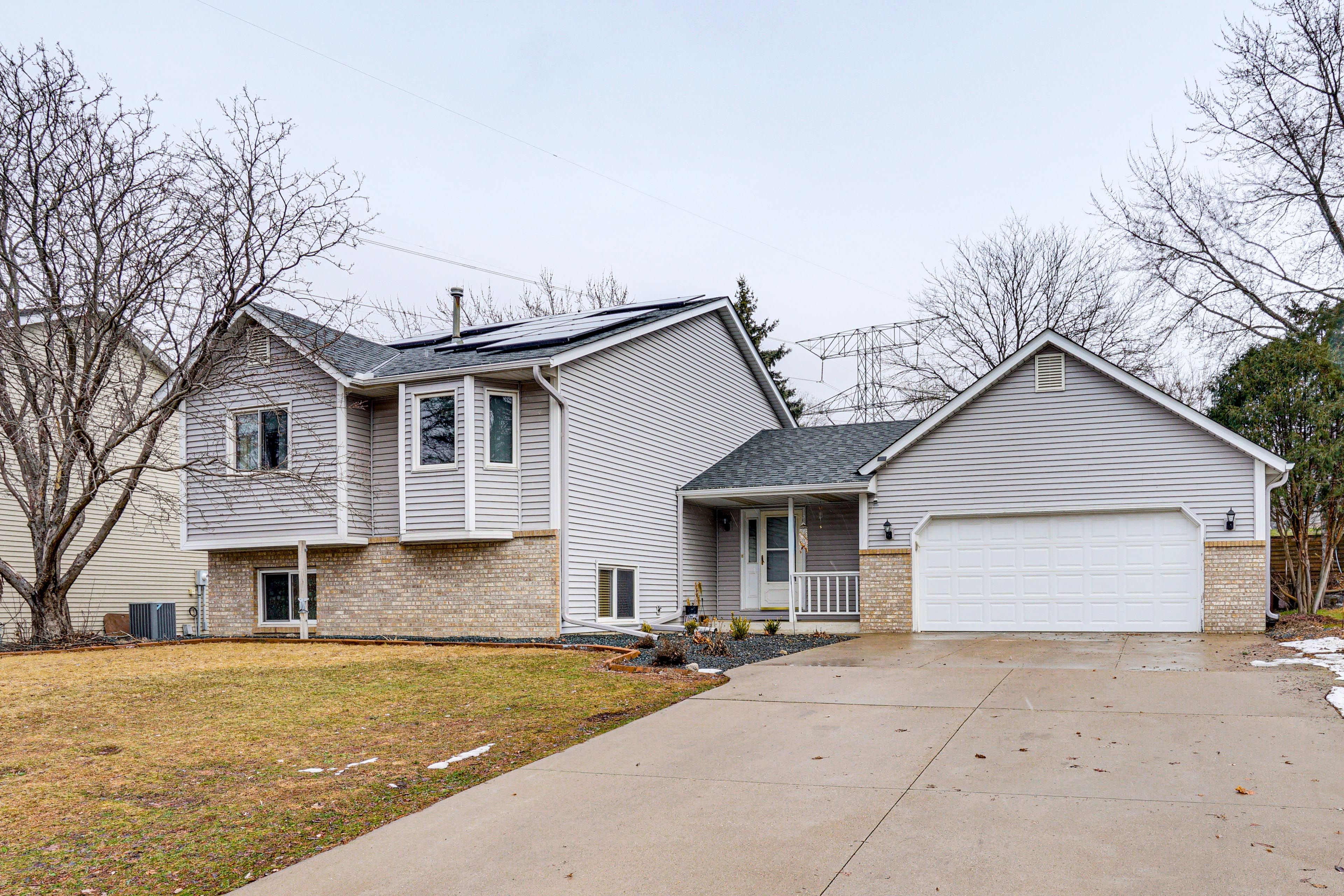 Parking | Garage (2 Vehicles) | Driveway (6 Vehicles)