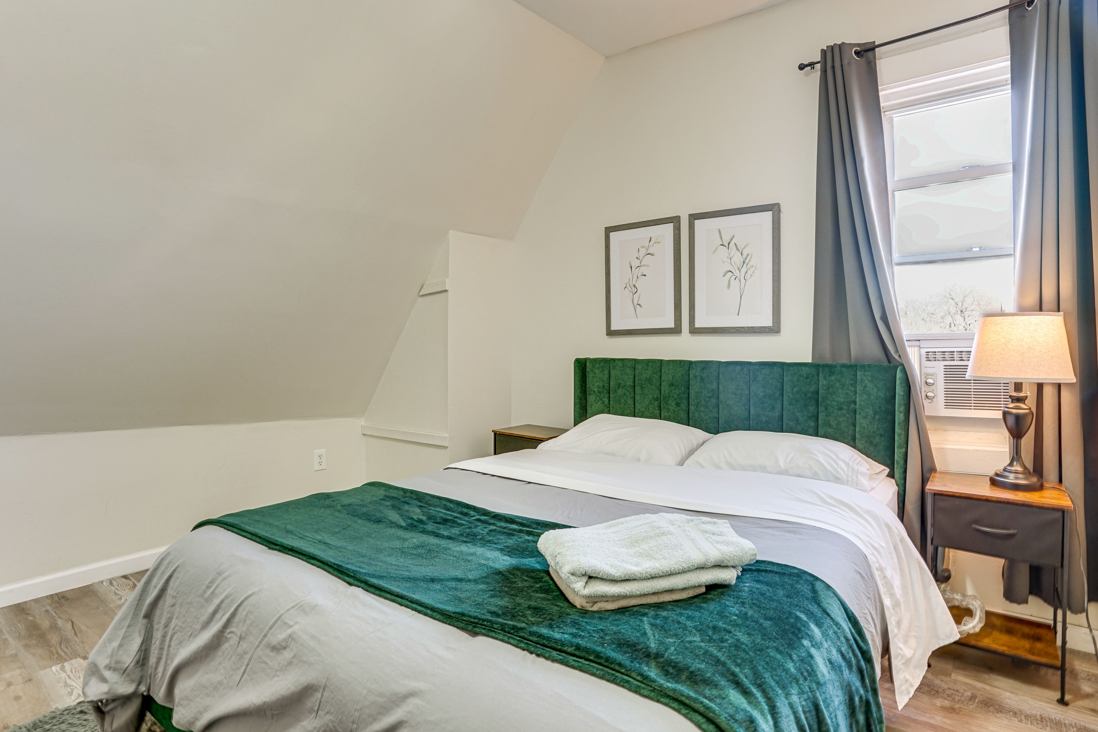 Bedroom 6 | Queen Bed | 3rd Level