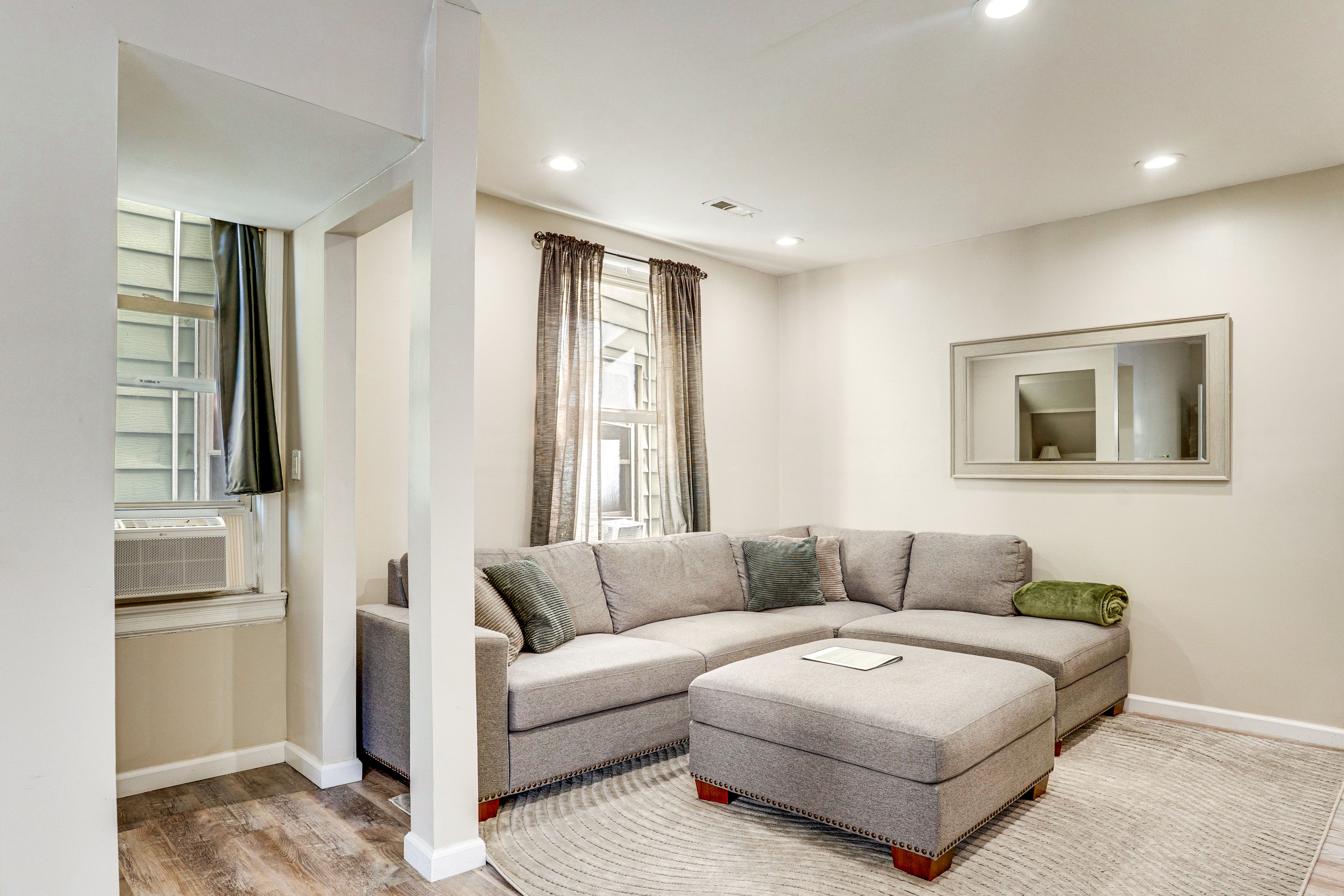 Newark Vacation Rental | 4BR | 3BA | 1,000 Sq Ft