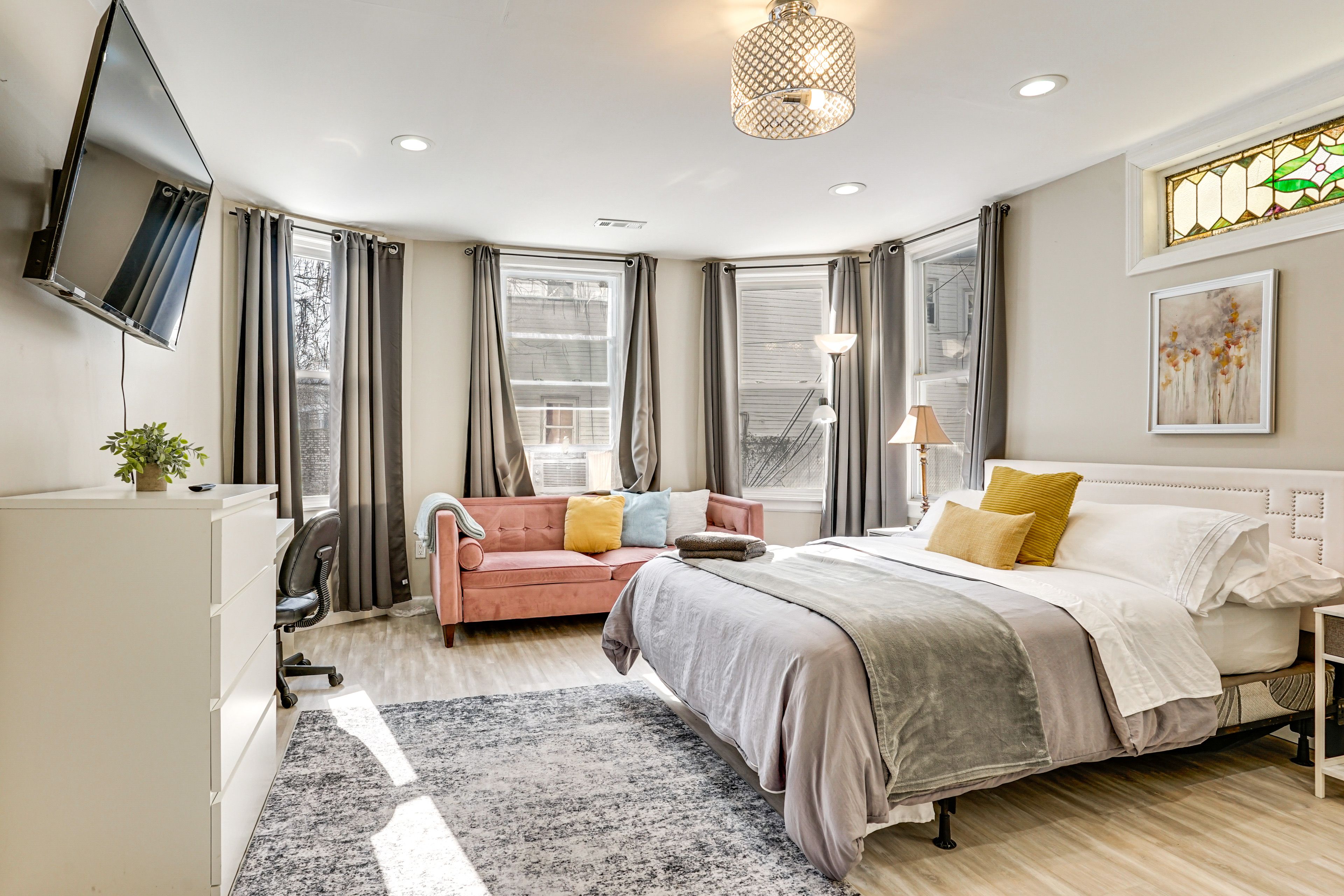 Bedroom 1 | Queen Bed | 1st Level