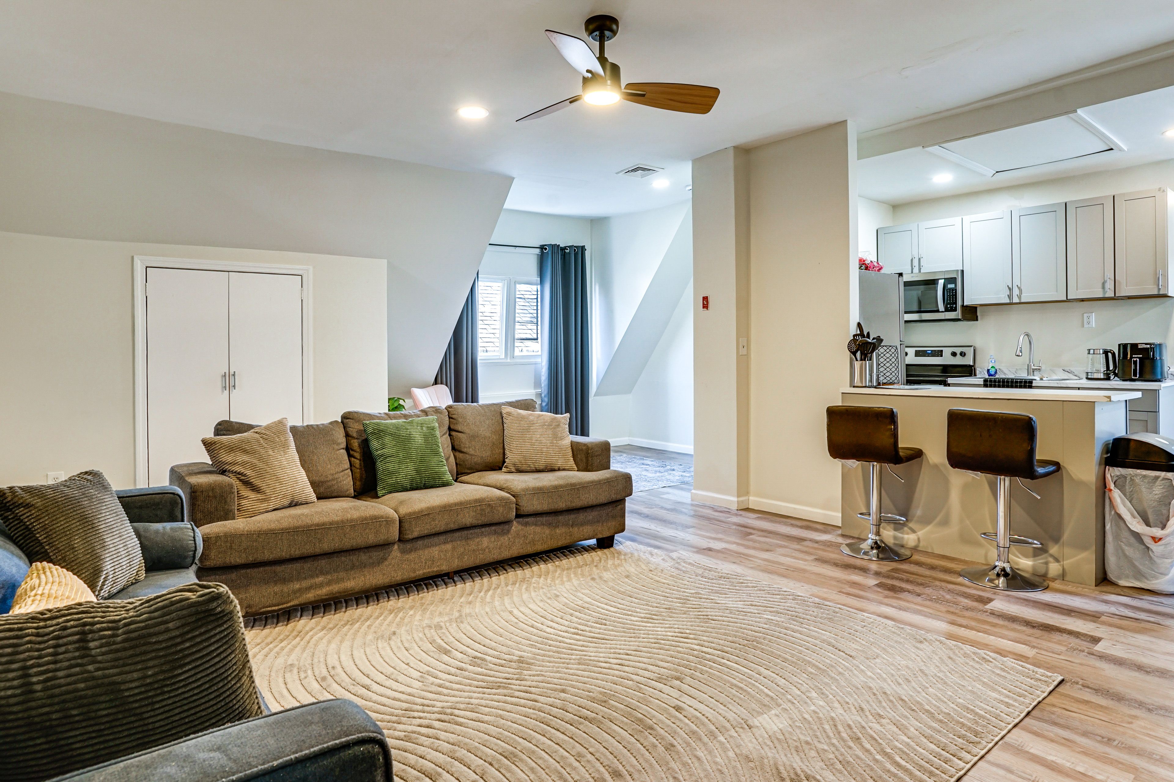 Newark Vacation Rental | 11BR | 5.5BA | 3,000 Sq Ft