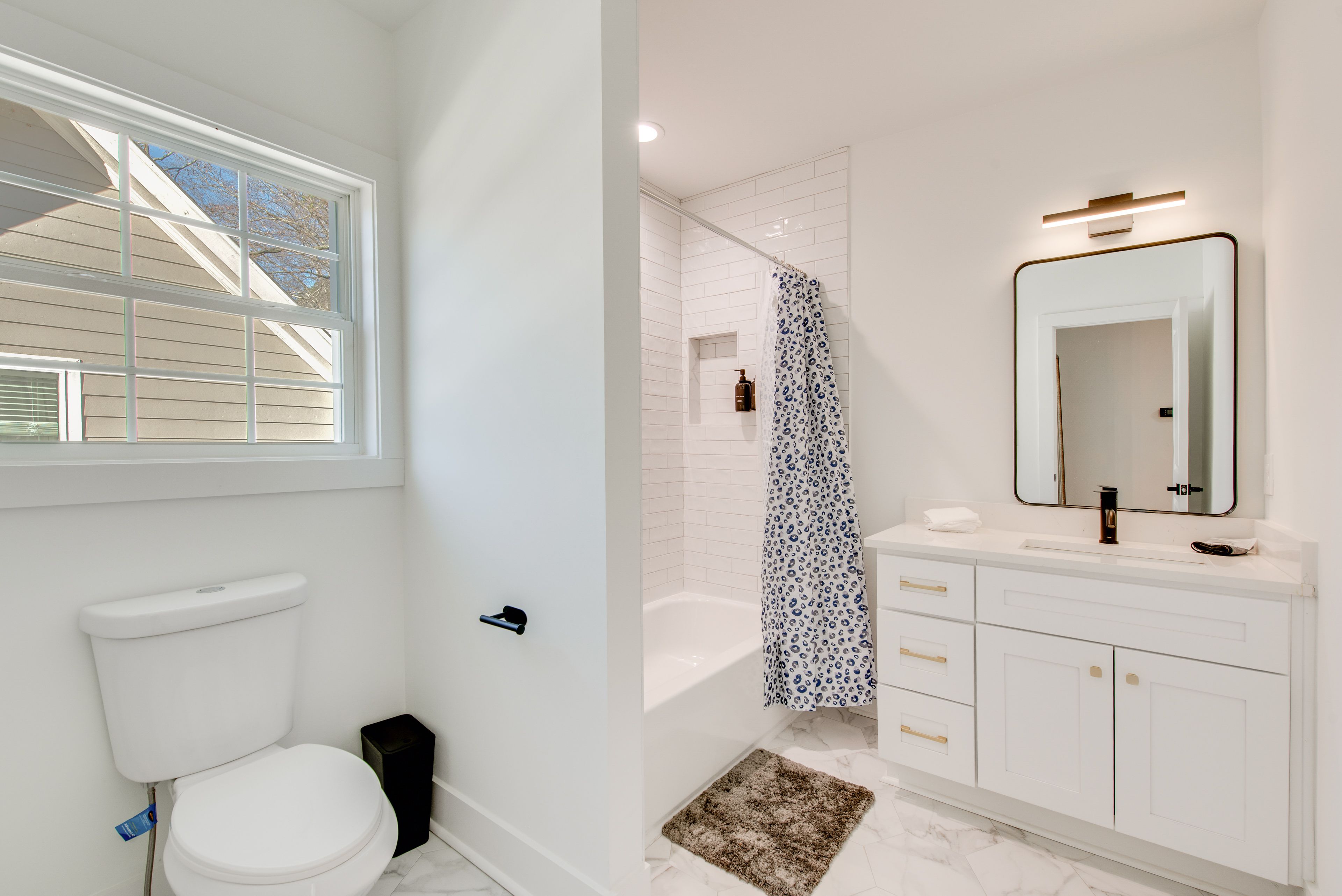 Bathroom | 2nd Floor