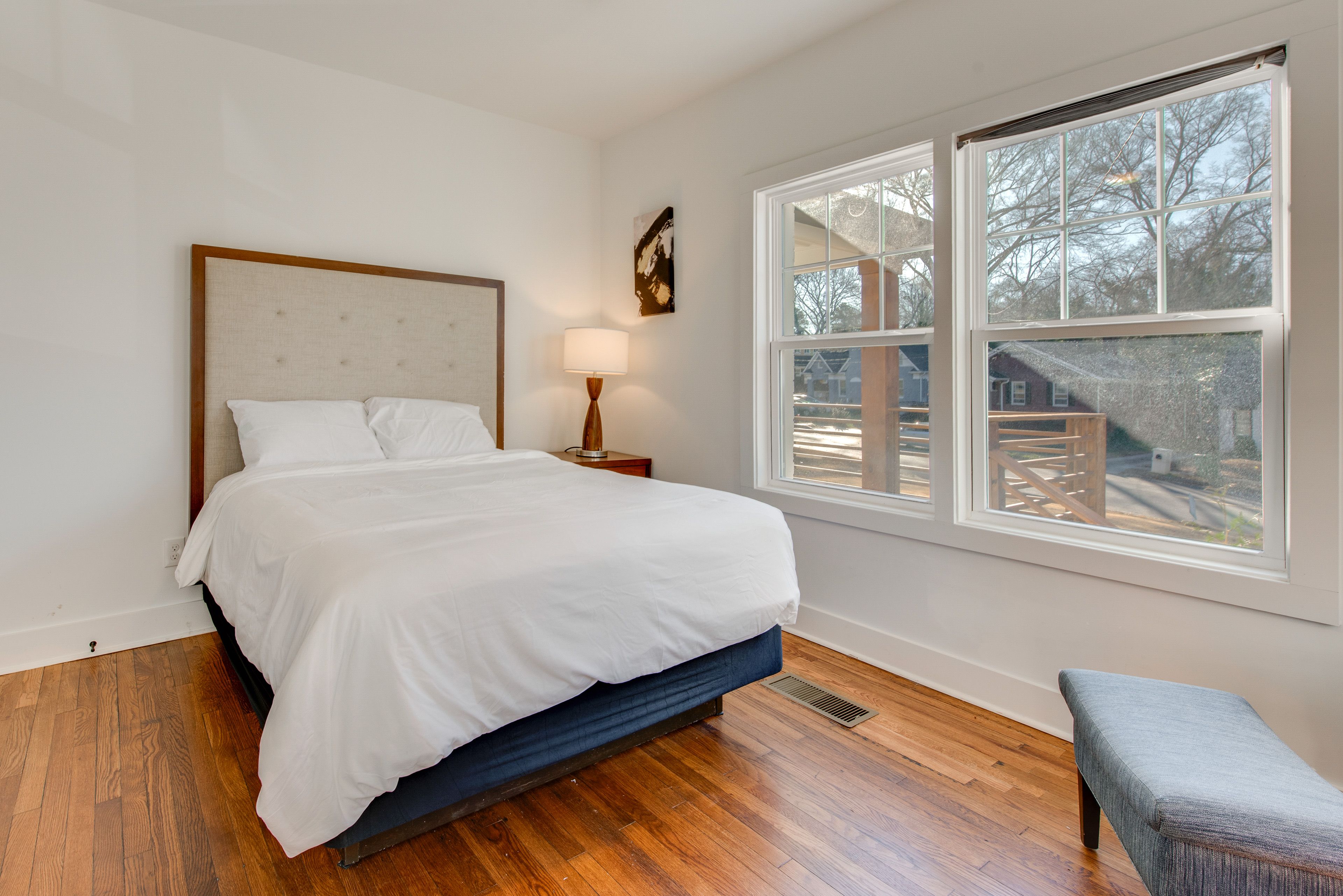 Bedroom 1 | Queen Bed | Linens Provided | 1st Floor