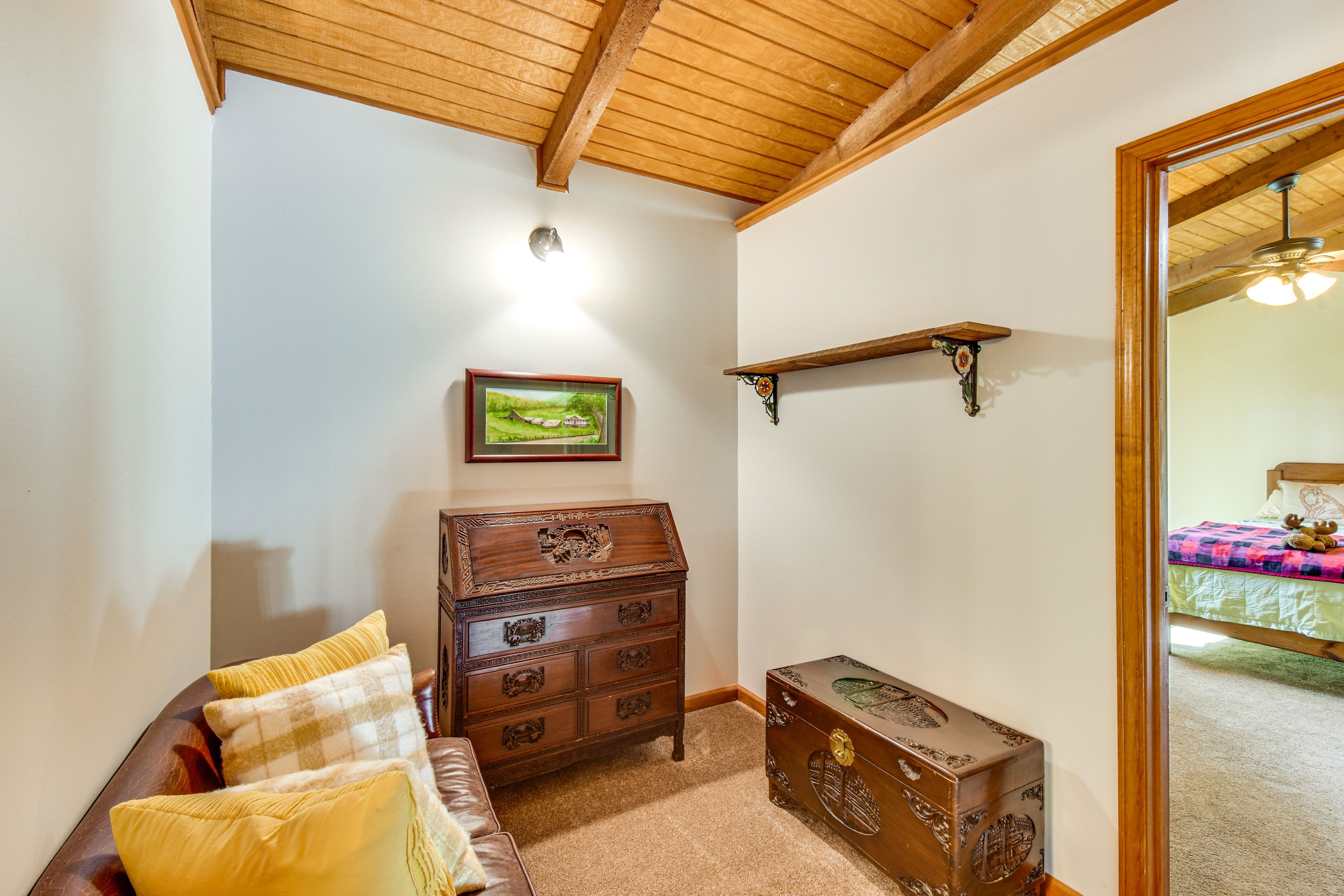 Sitting Room | 2nd Floor