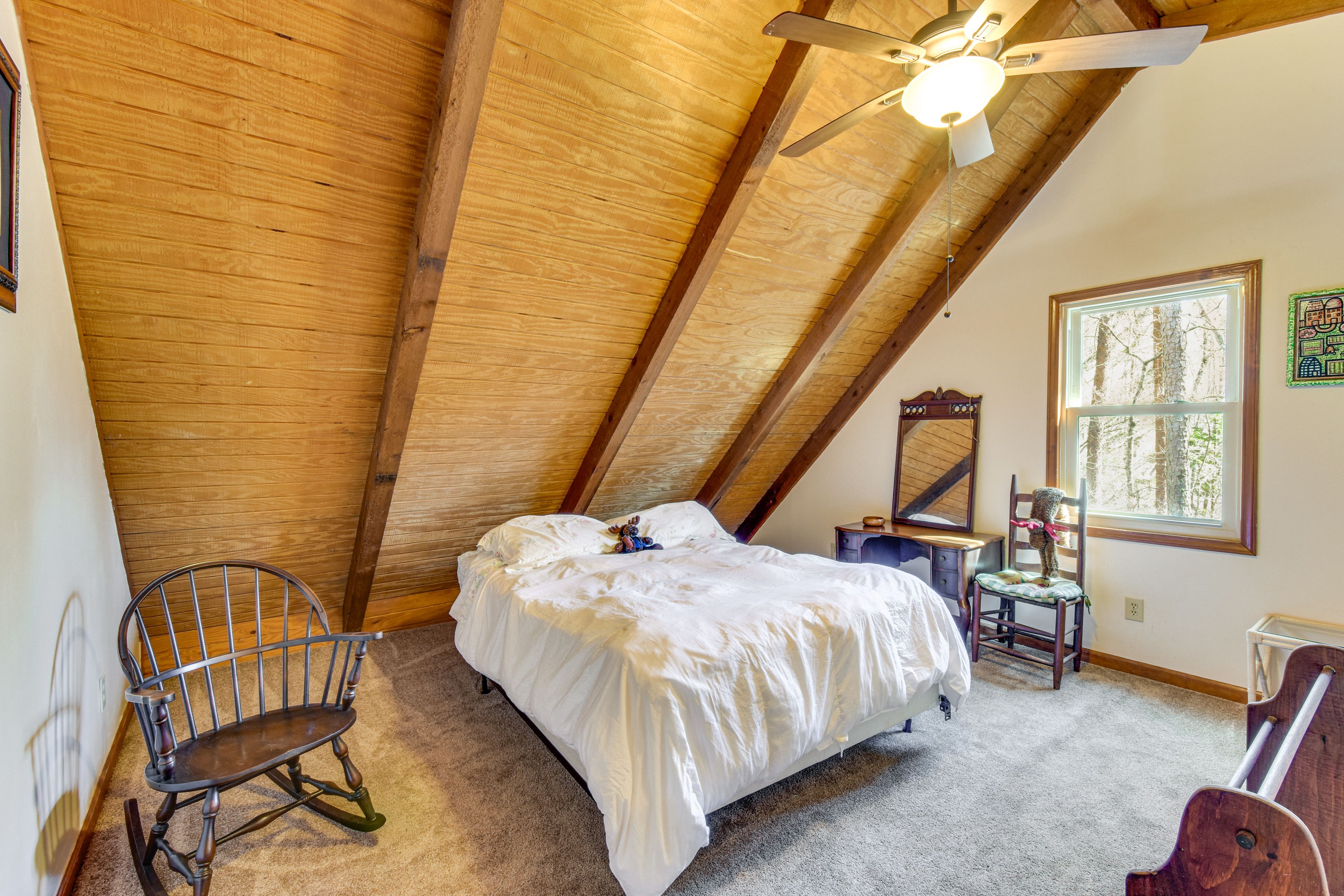 Bedroom 2 | 2nd Floor | Queen Bed