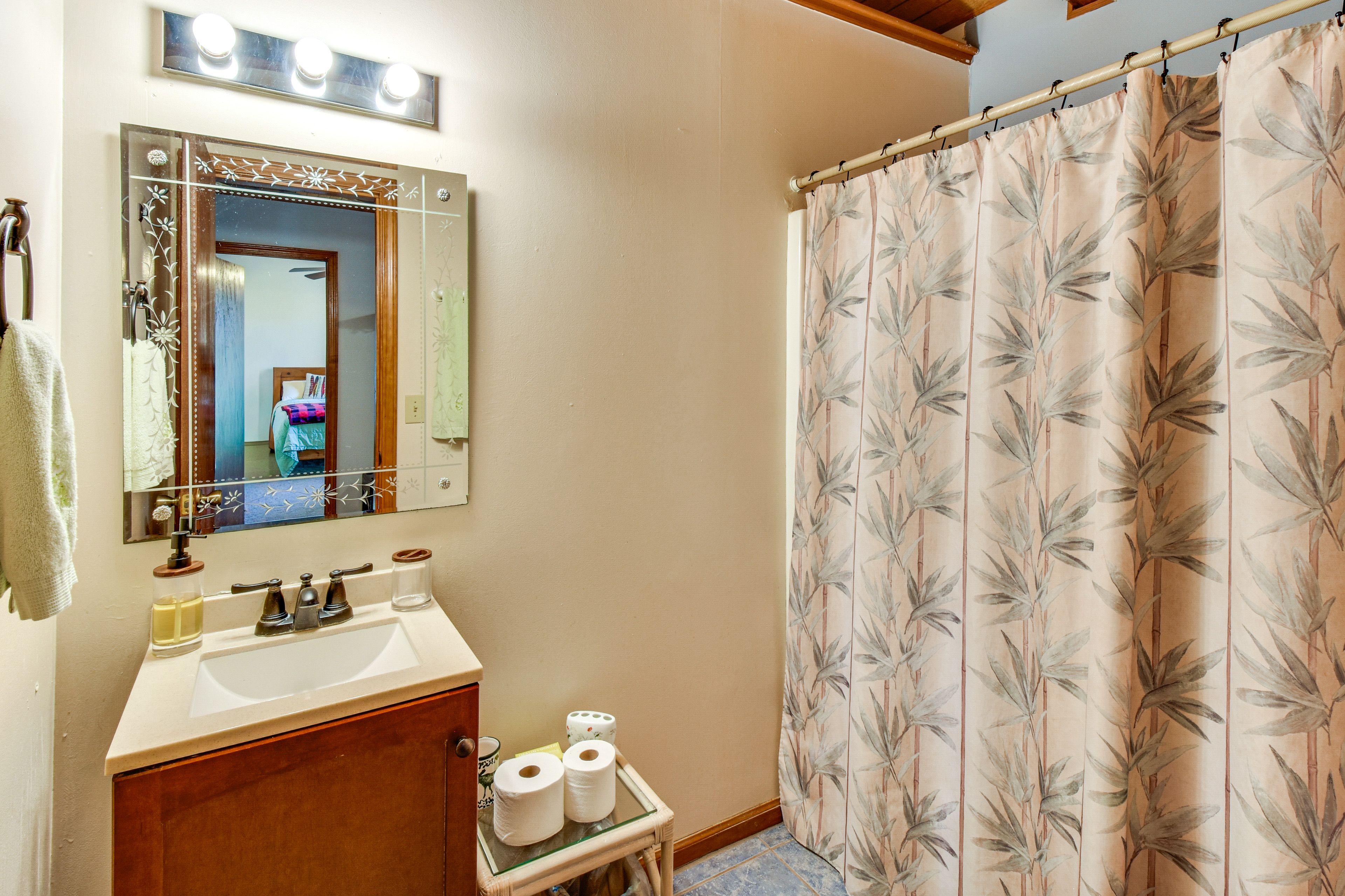 Full Bathroom | 2nd Floor