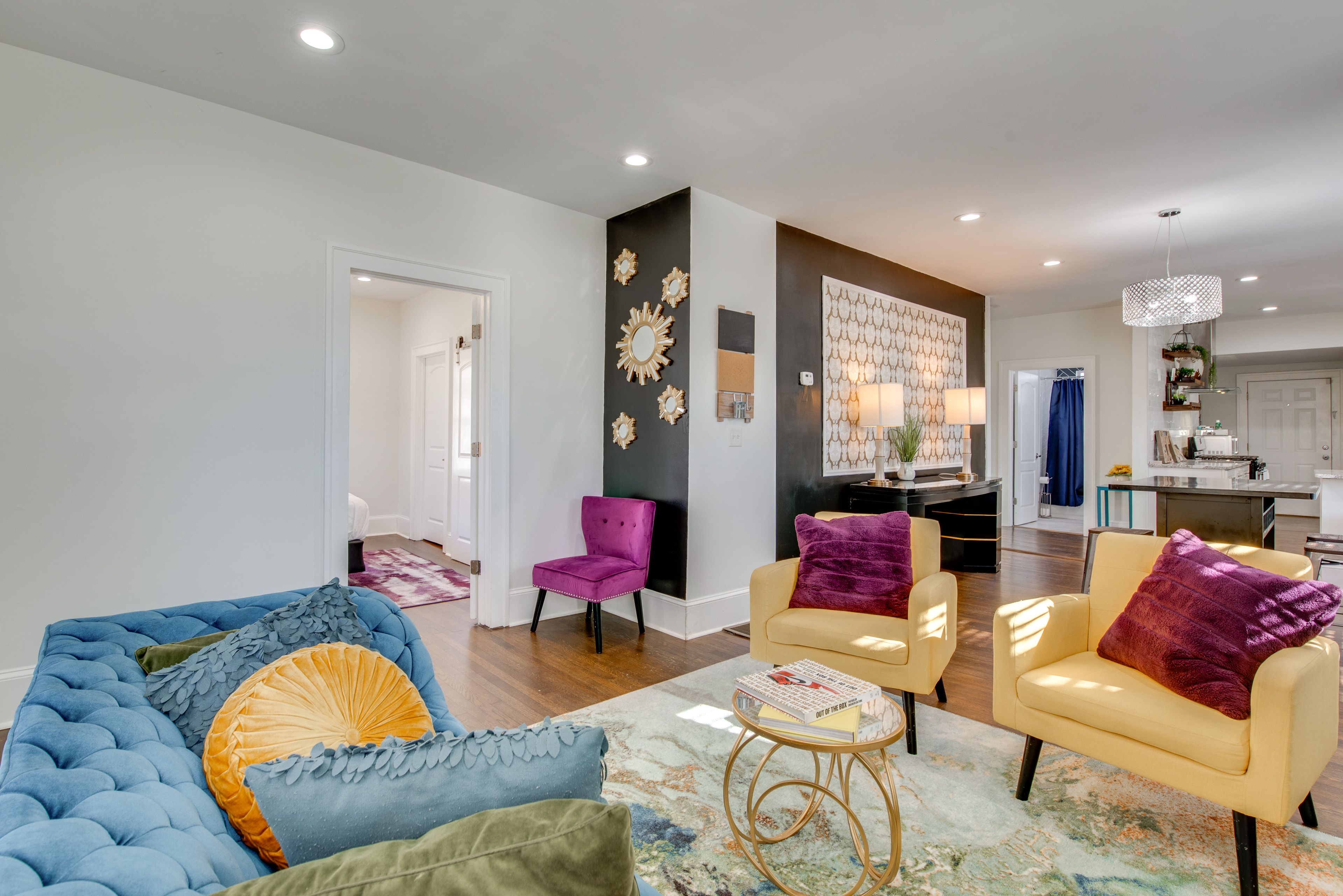 Living Room | Free WiFi | Central Heating & A/C | Smart TV