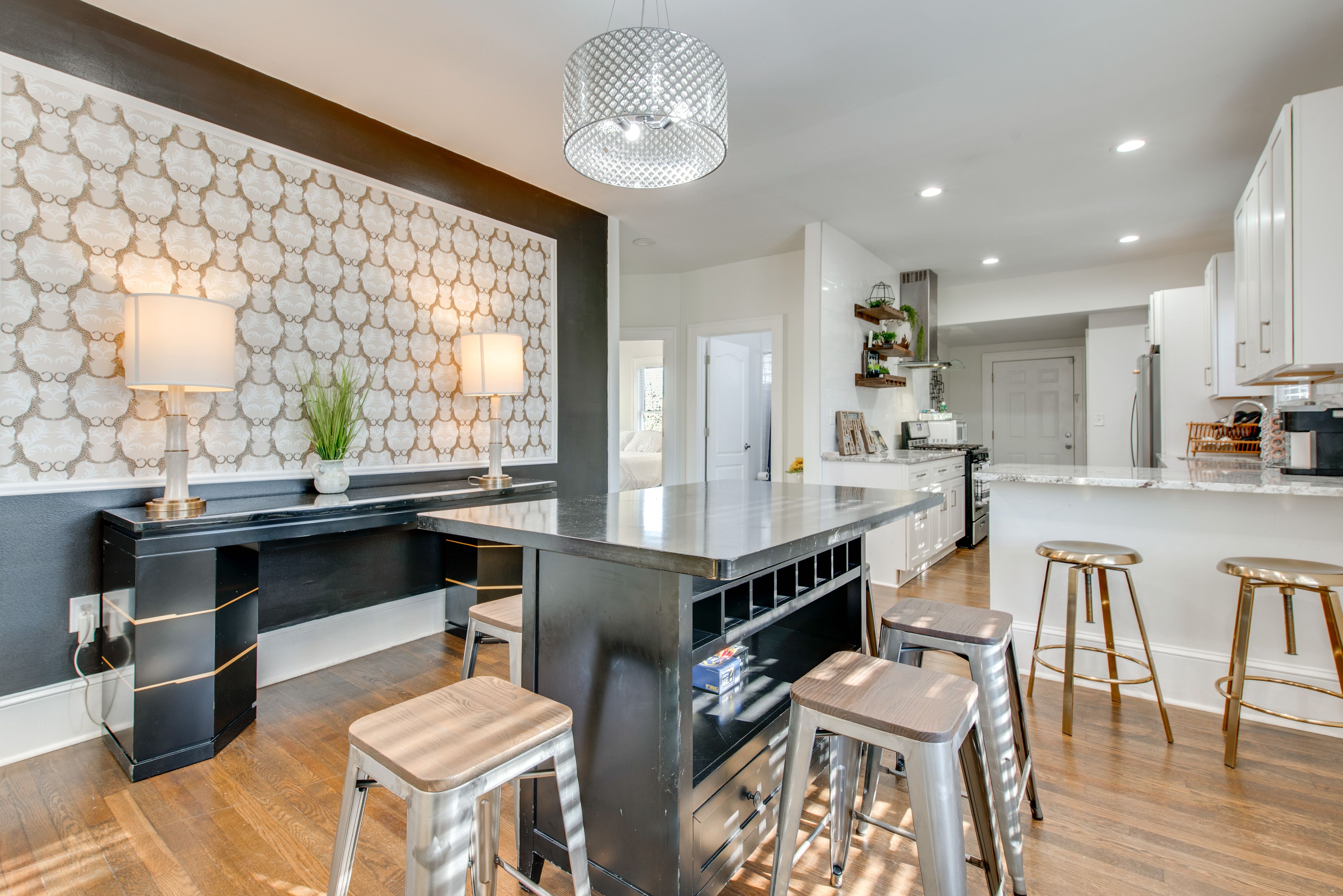 Dining Area | Dishware/Flatware Provided