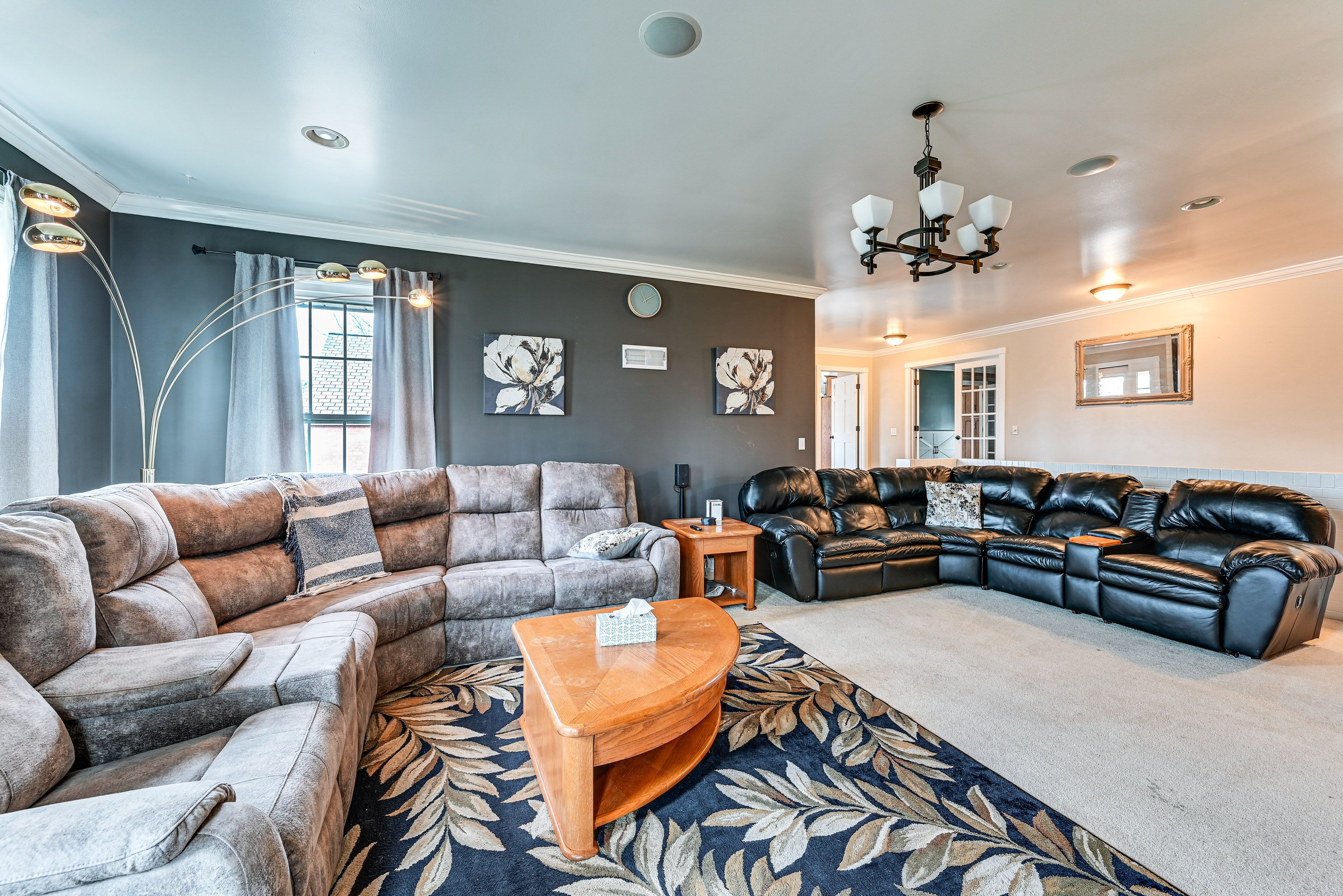 Living Room | Smart TV | Fireplace | 1st Floor