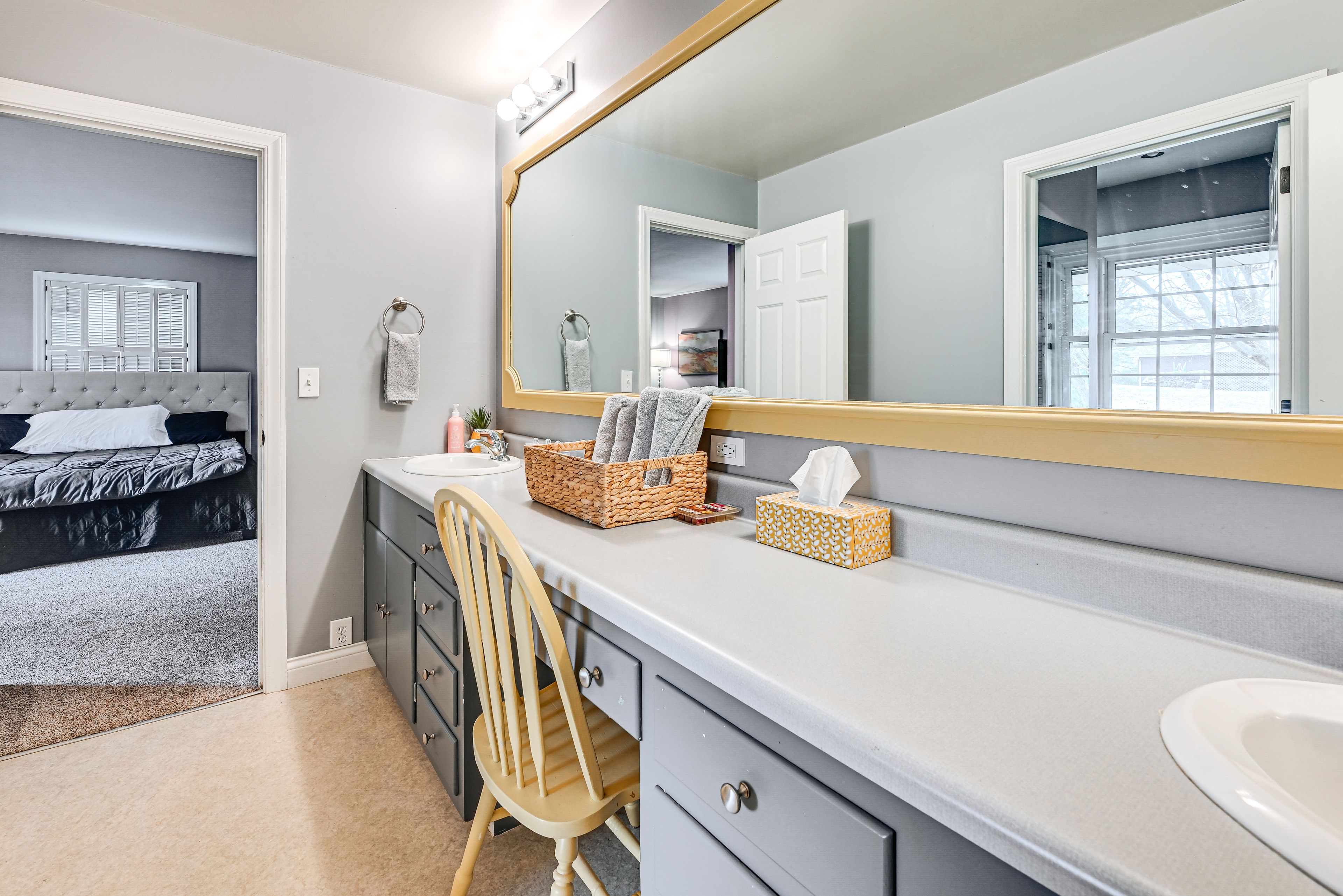 Jack-and-Jill Bathroom | 1st Floor