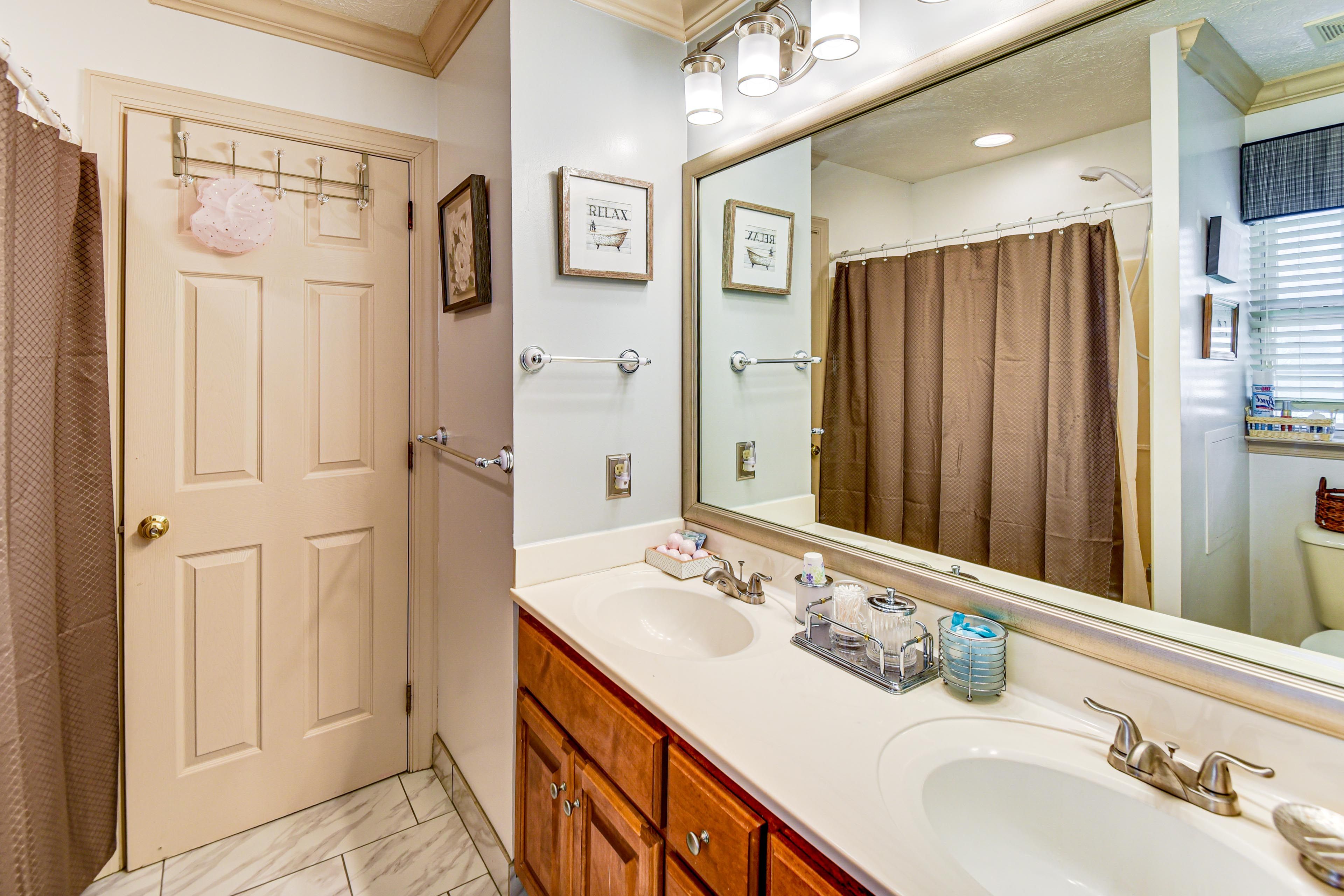Full Bathroom