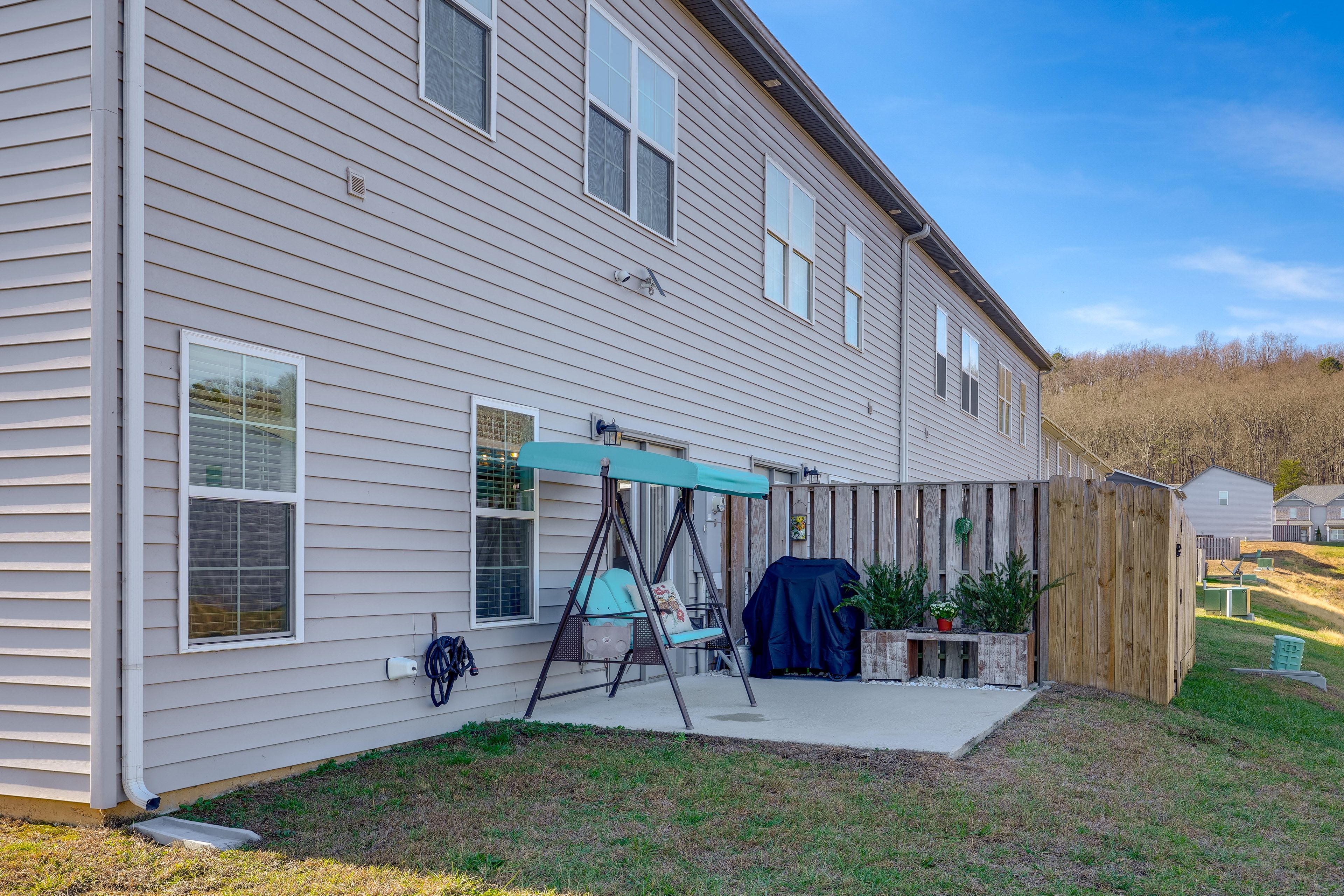 Private Patio | 2 Mi to Bradley Square Mall
