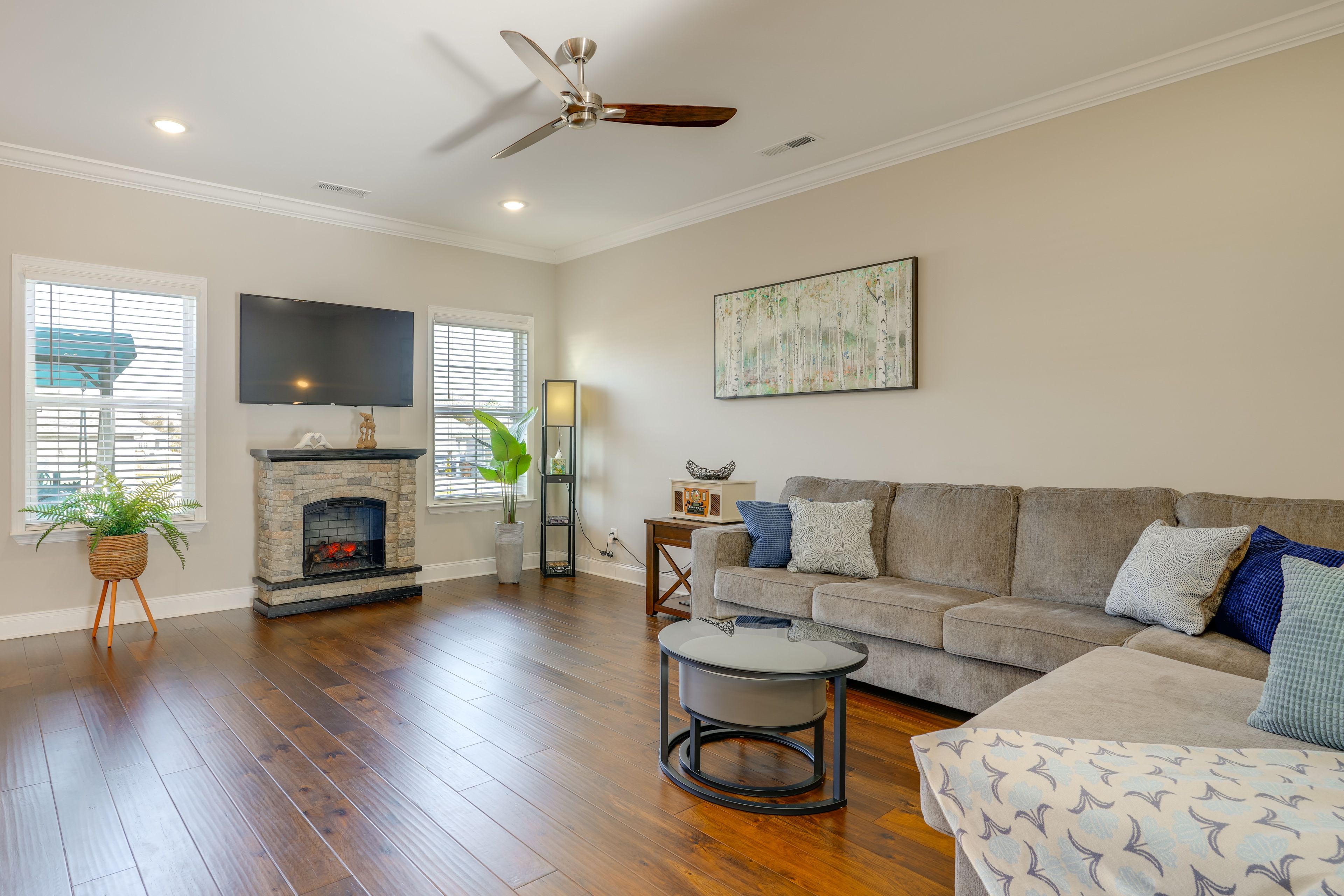 Cleveland Vacation Rental | 2BR | 2.5BA | 1,440 Sq Ft | Stairs Required