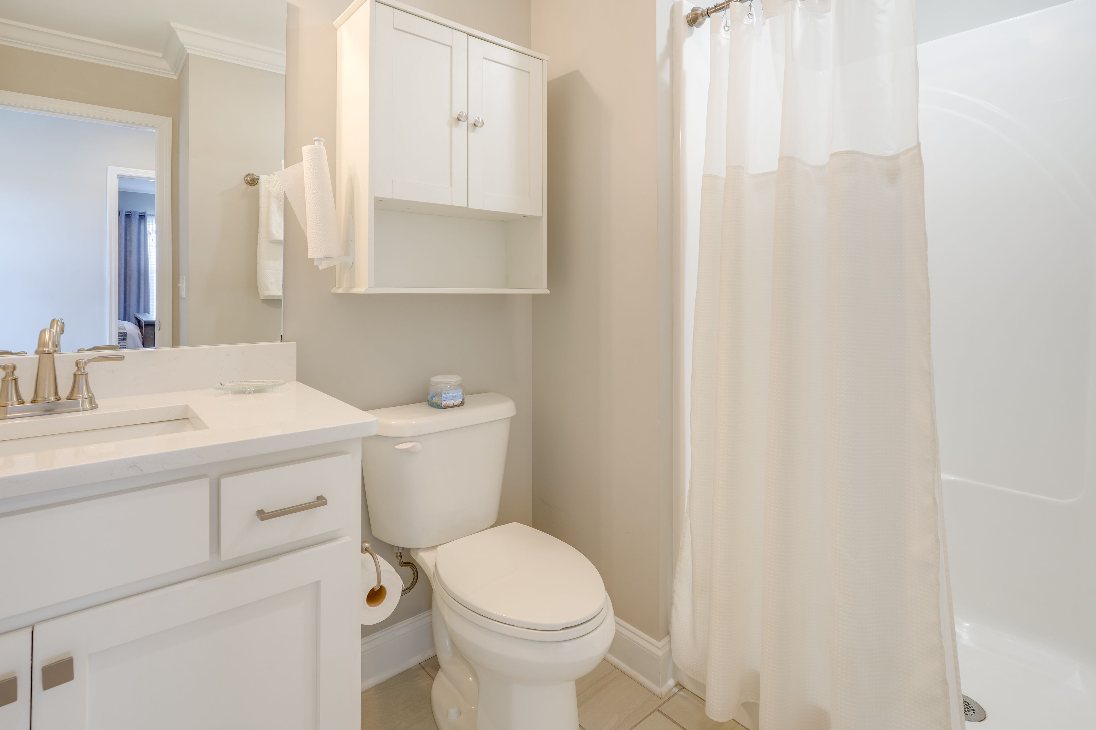 Full Bathroom | 2nd Floor | Complimentary Toiletries | Hair Dryer