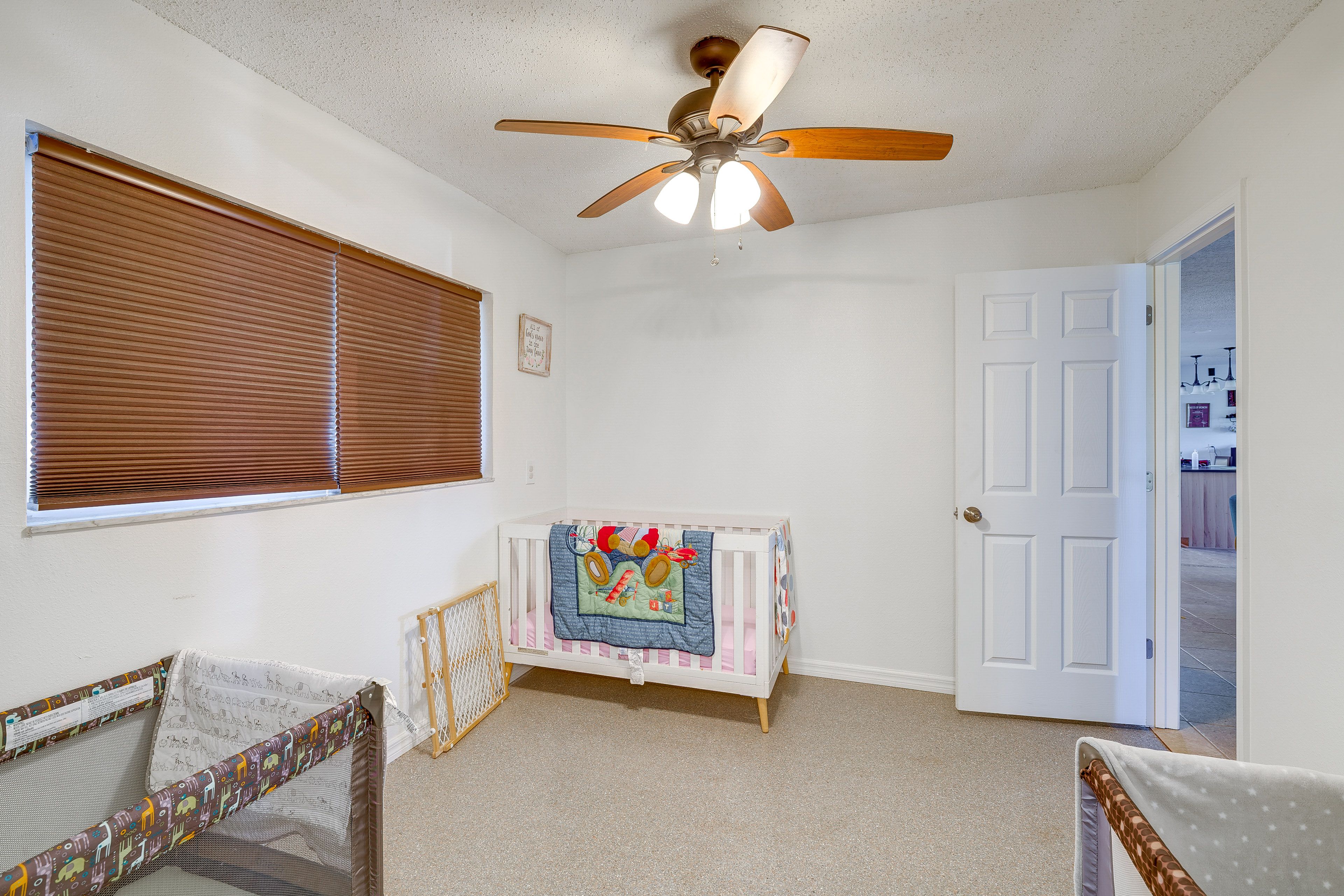 Bonus Room | Crib | 2 Portable Cribs