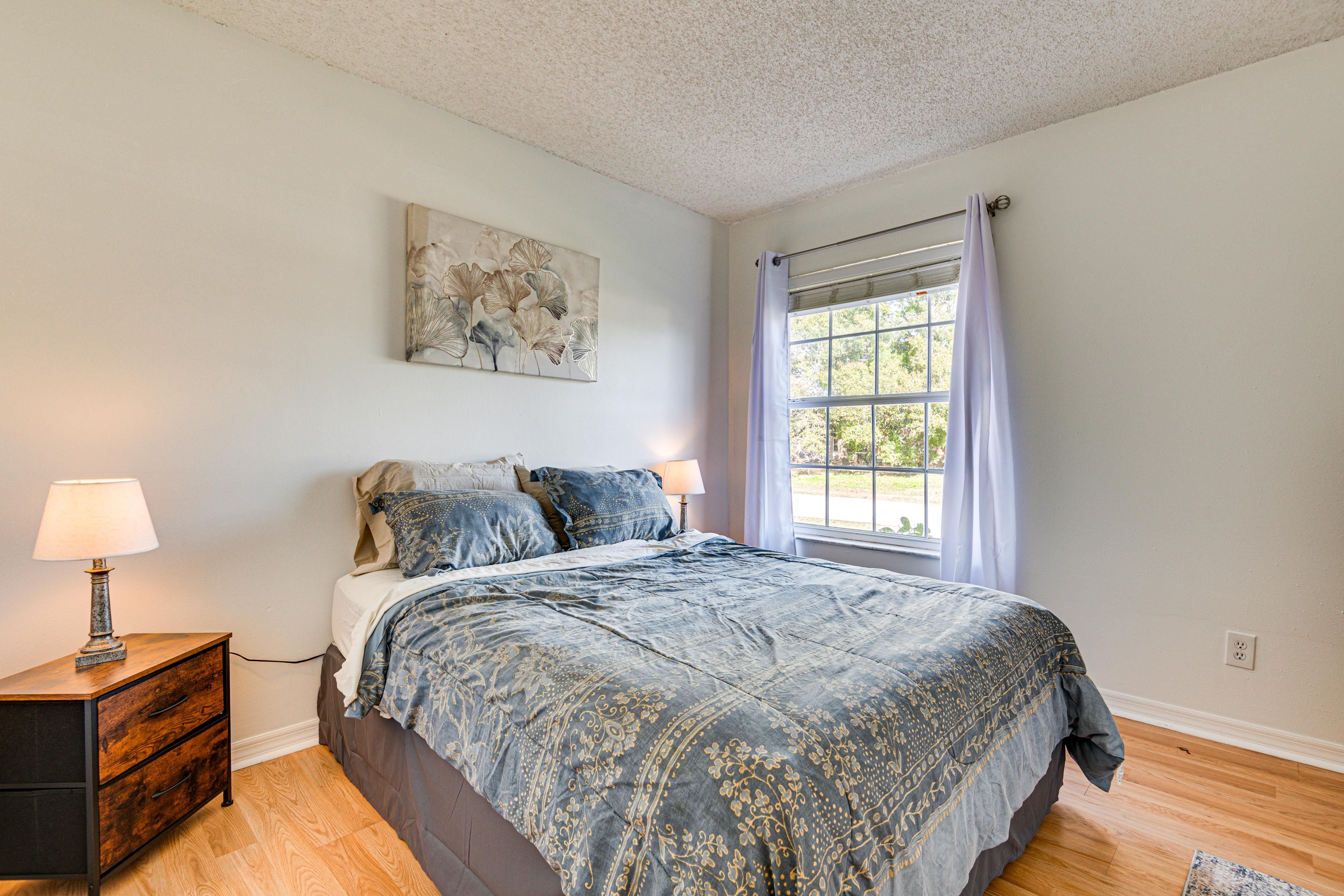 Bedroom 2 | Queen Bed