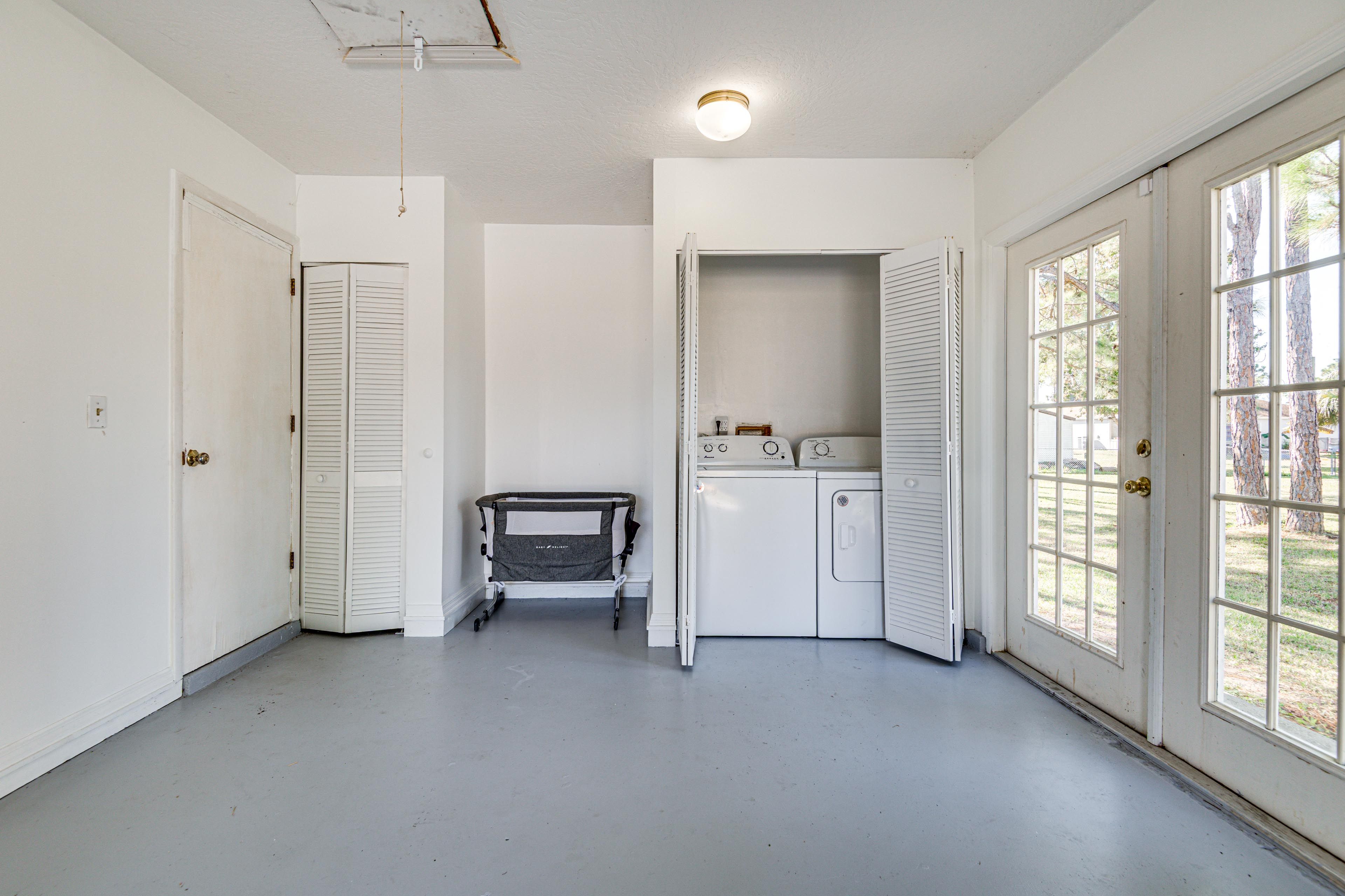 Mud Room | Washer & Dryer