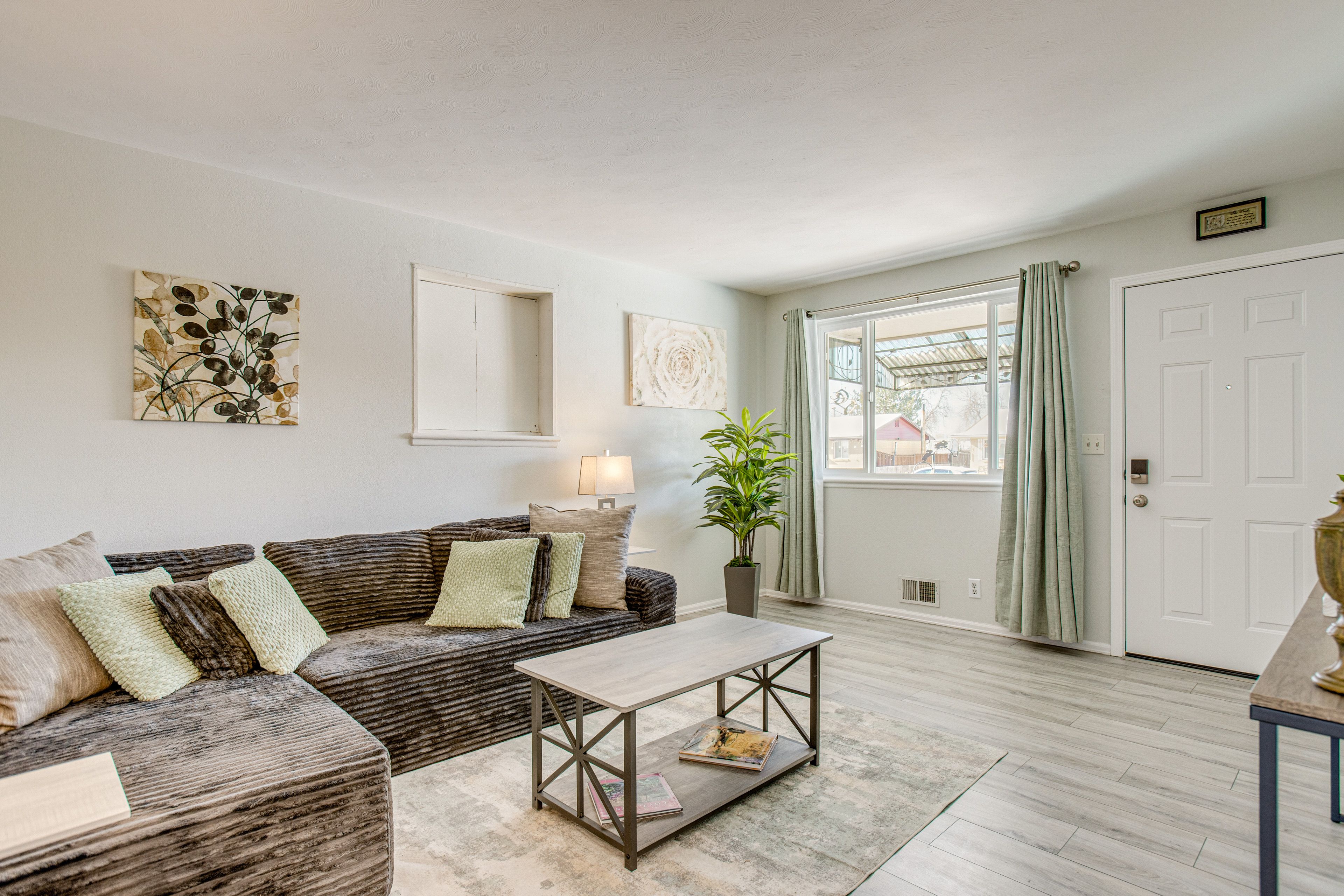 Sitting Room | Upper Floor