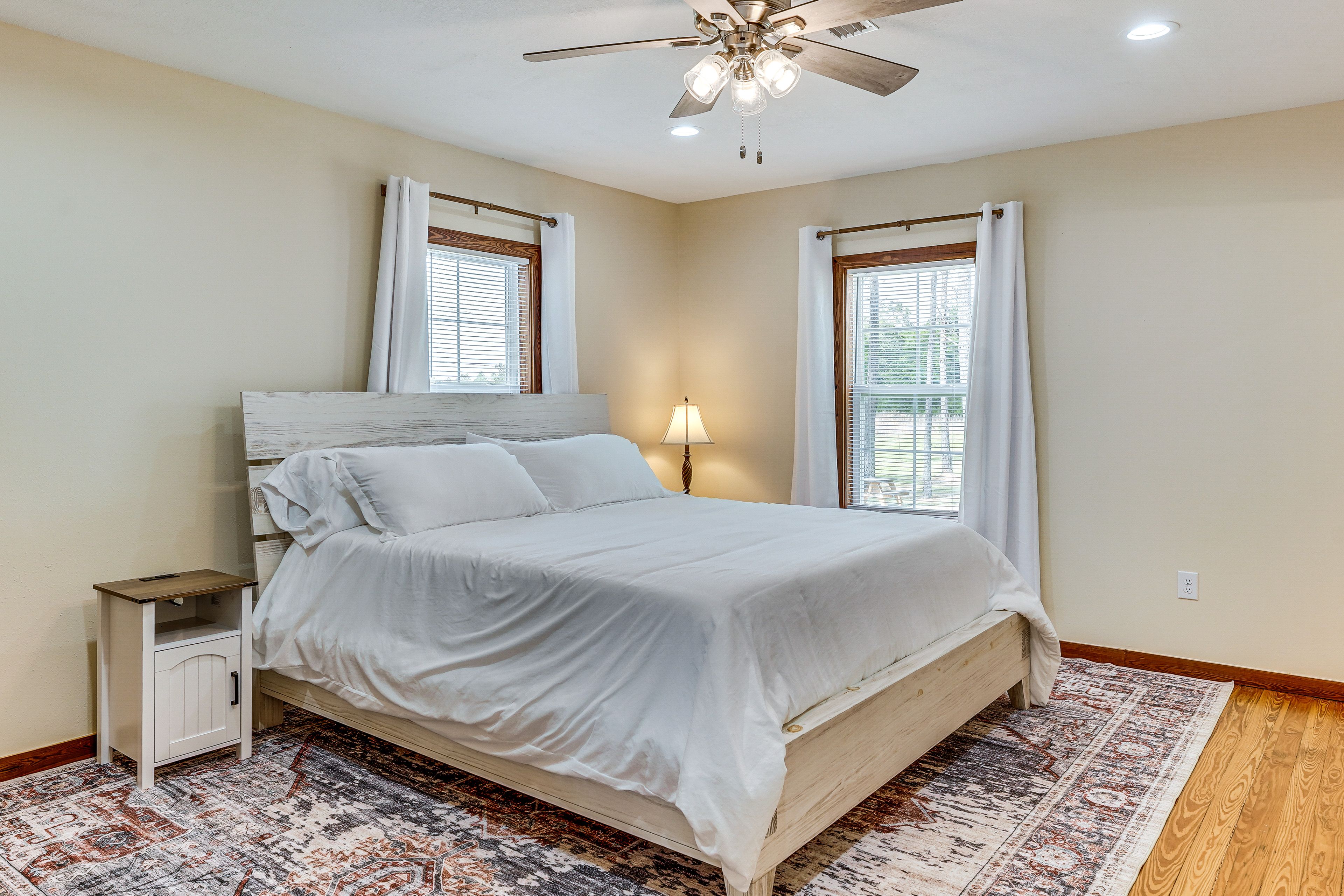 Bedroom 1 | King Bed