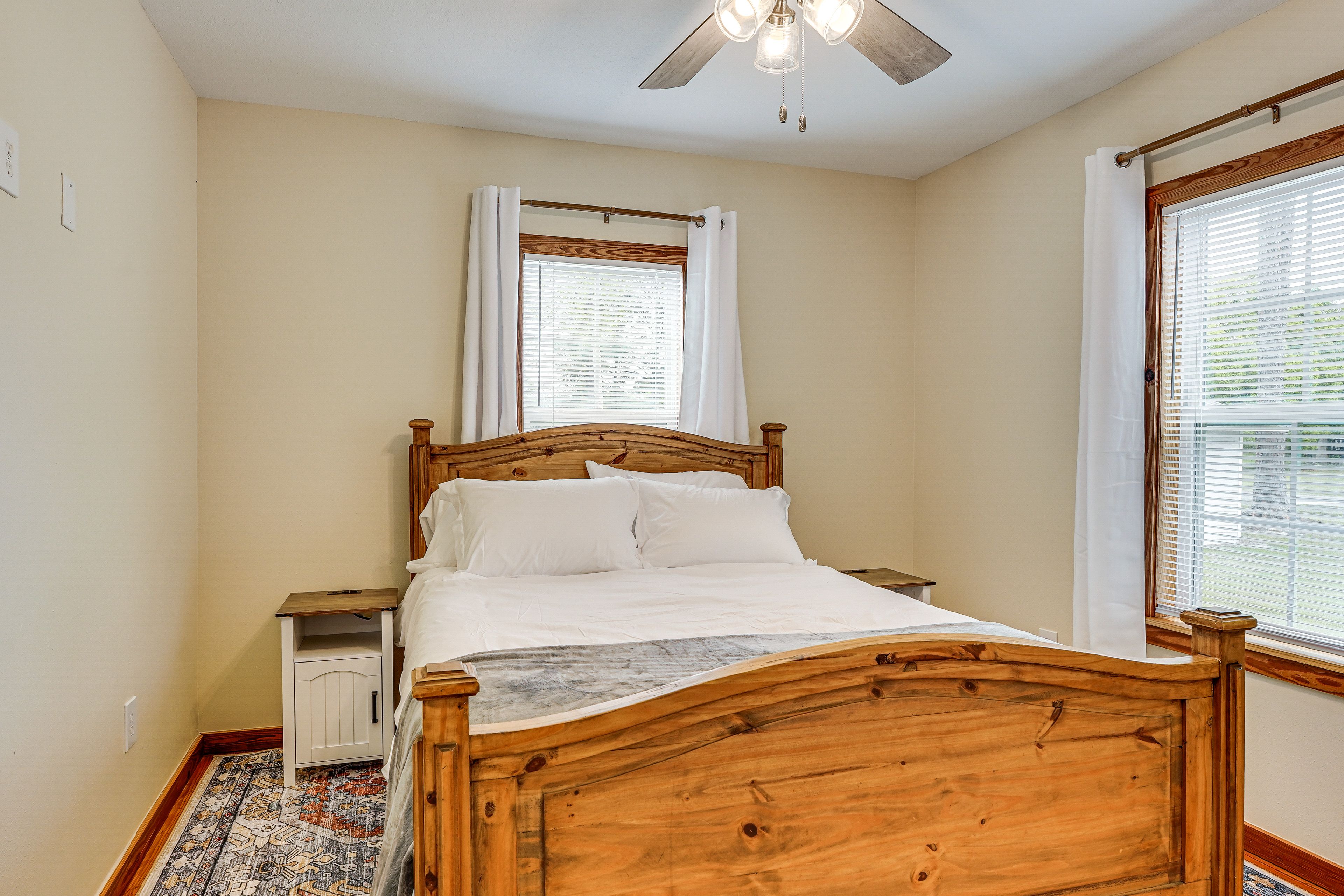 Bedroom 2 | Queen Bed