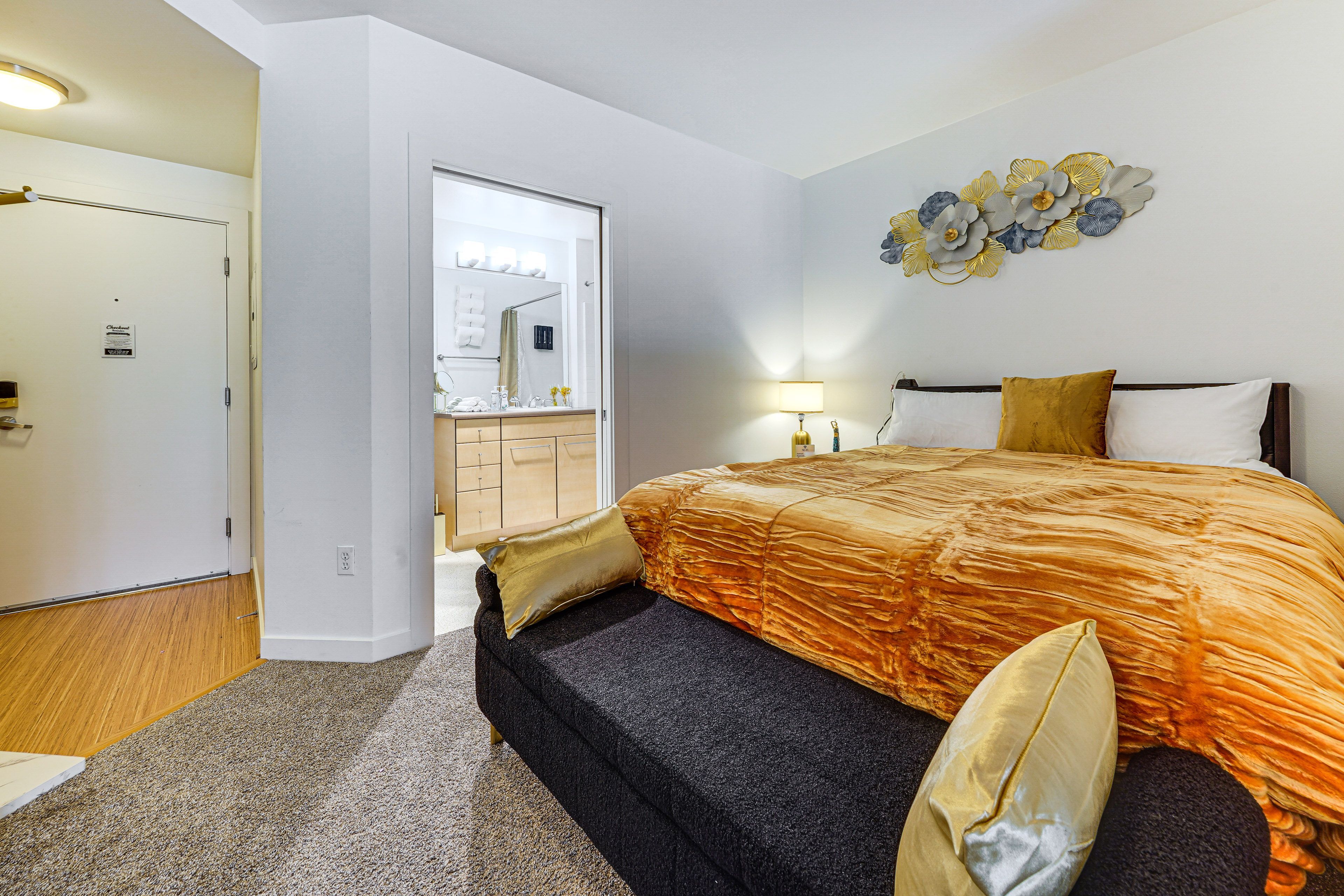 Studio Inteiror | Queen Bed