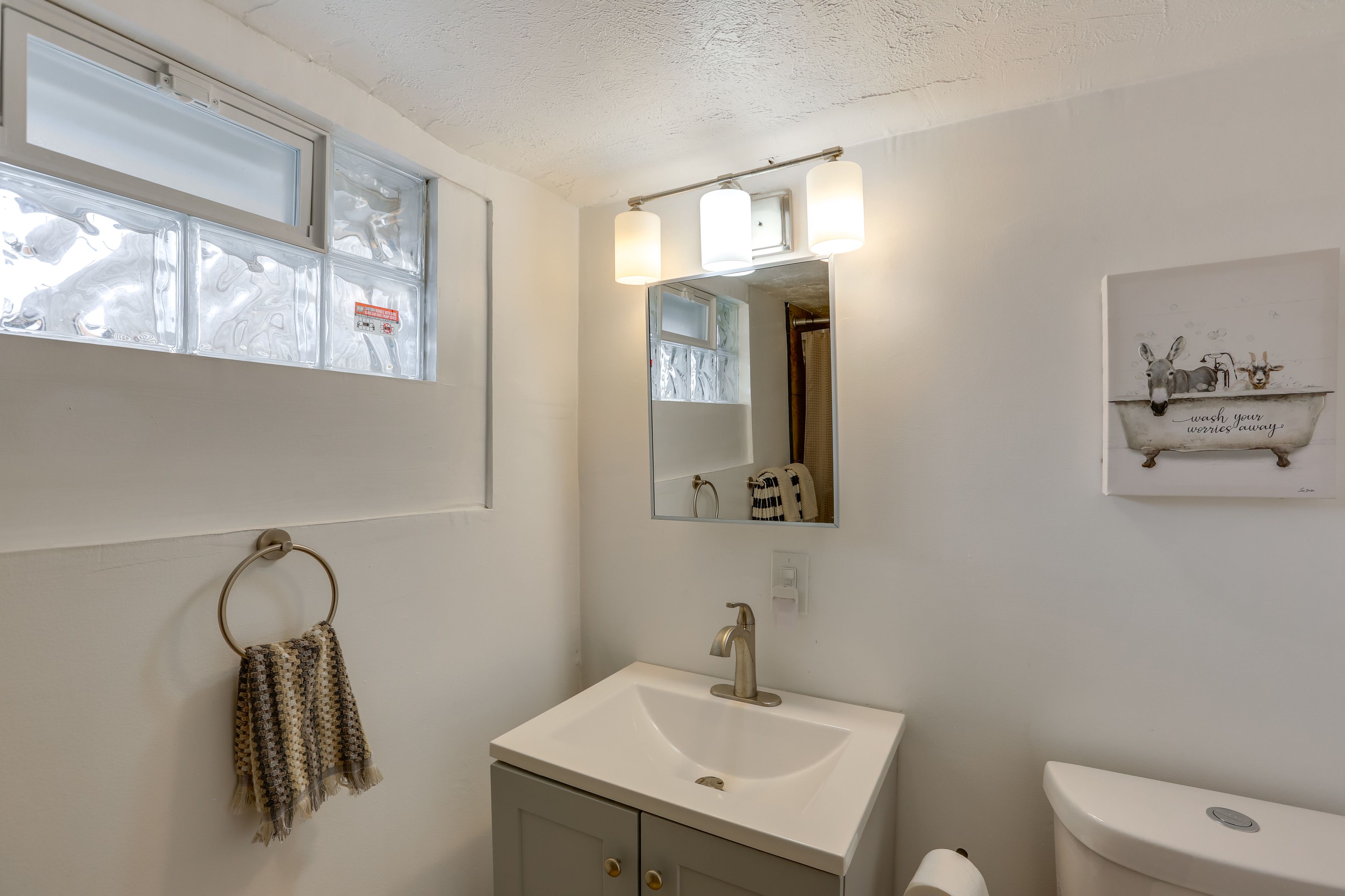 Full Bathroom | 1st Floor