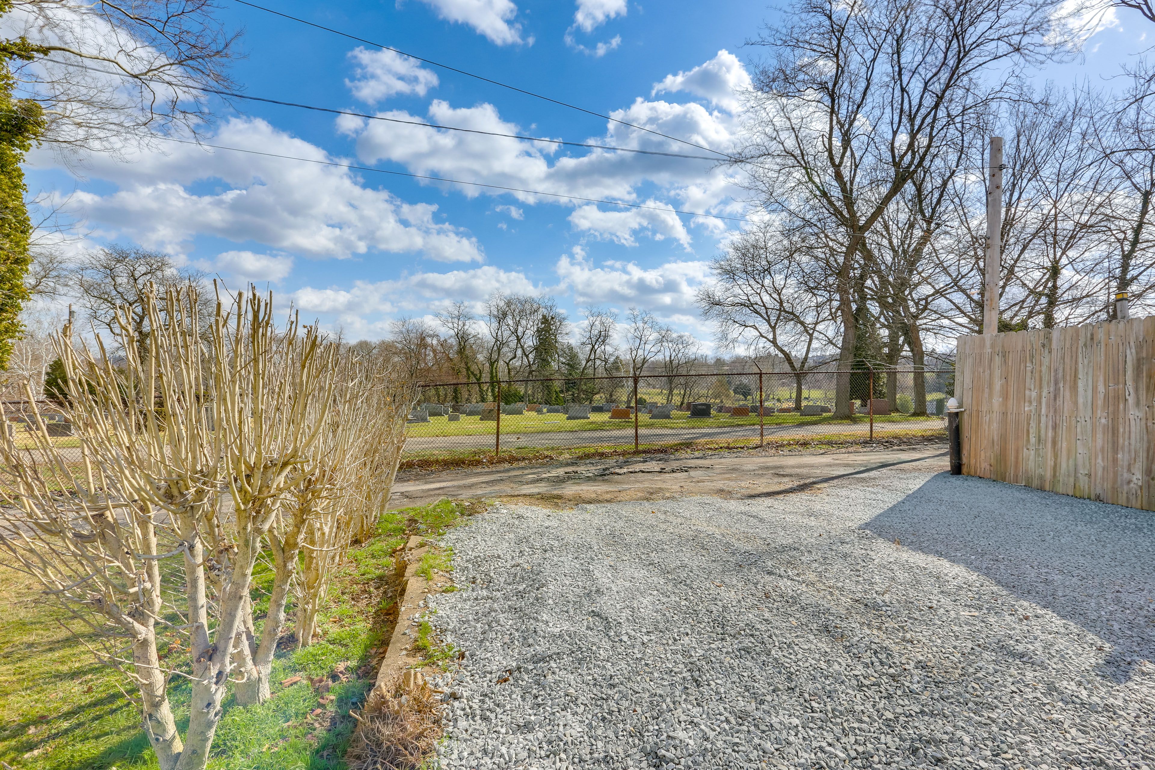 Parking | Driveway (1 Vehicle) | Street Parking