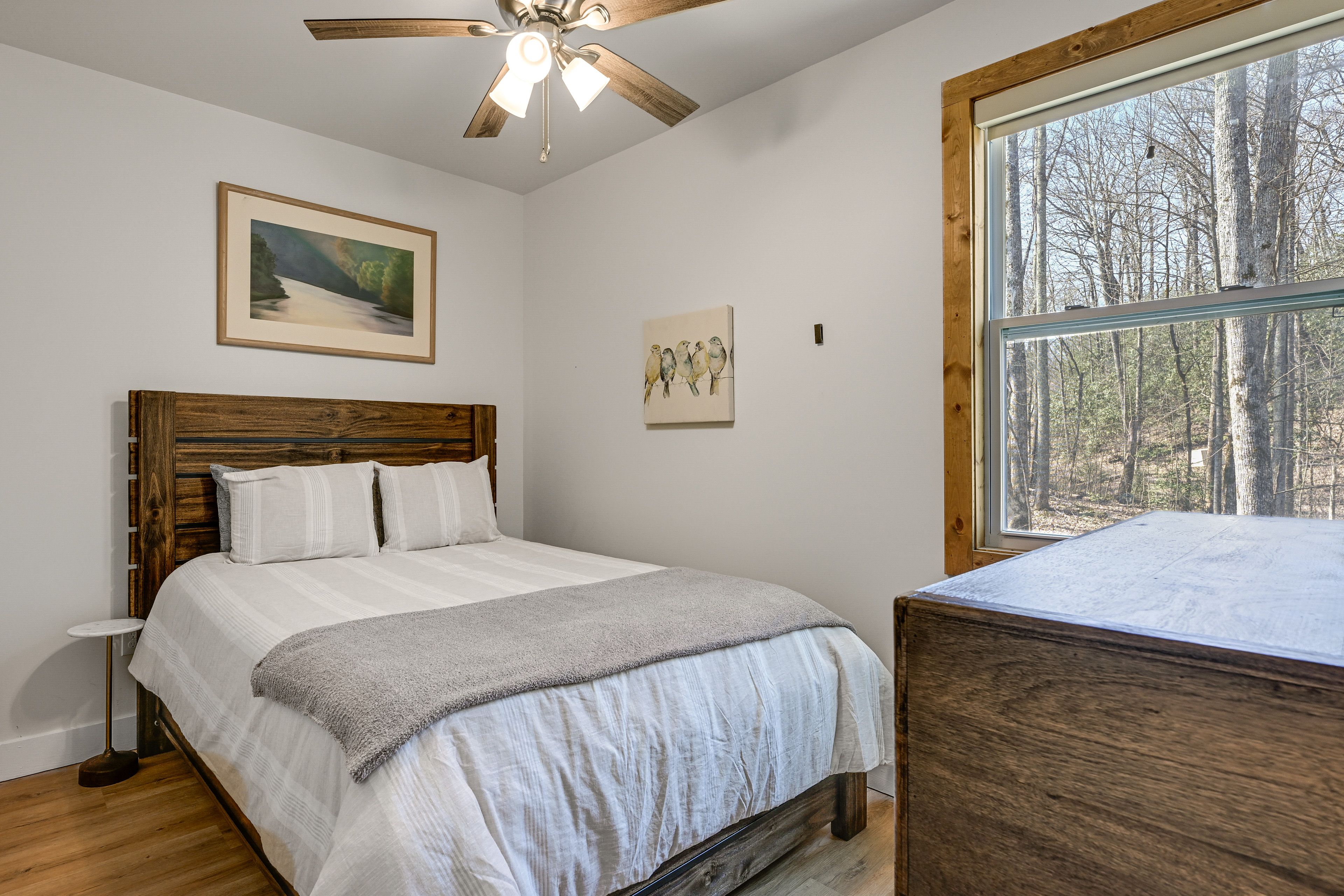 Bedroom 2 | Queen Bed