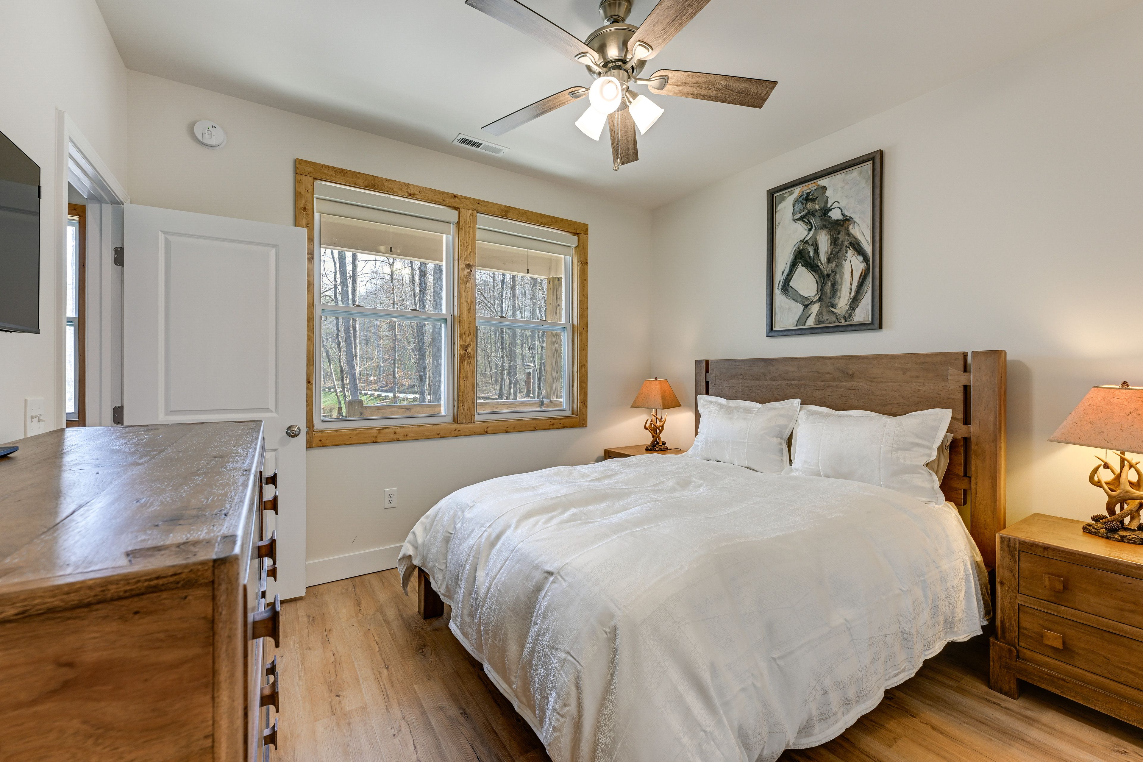 Bedroom 1 | Queen Bed | En-Suite Bathroom