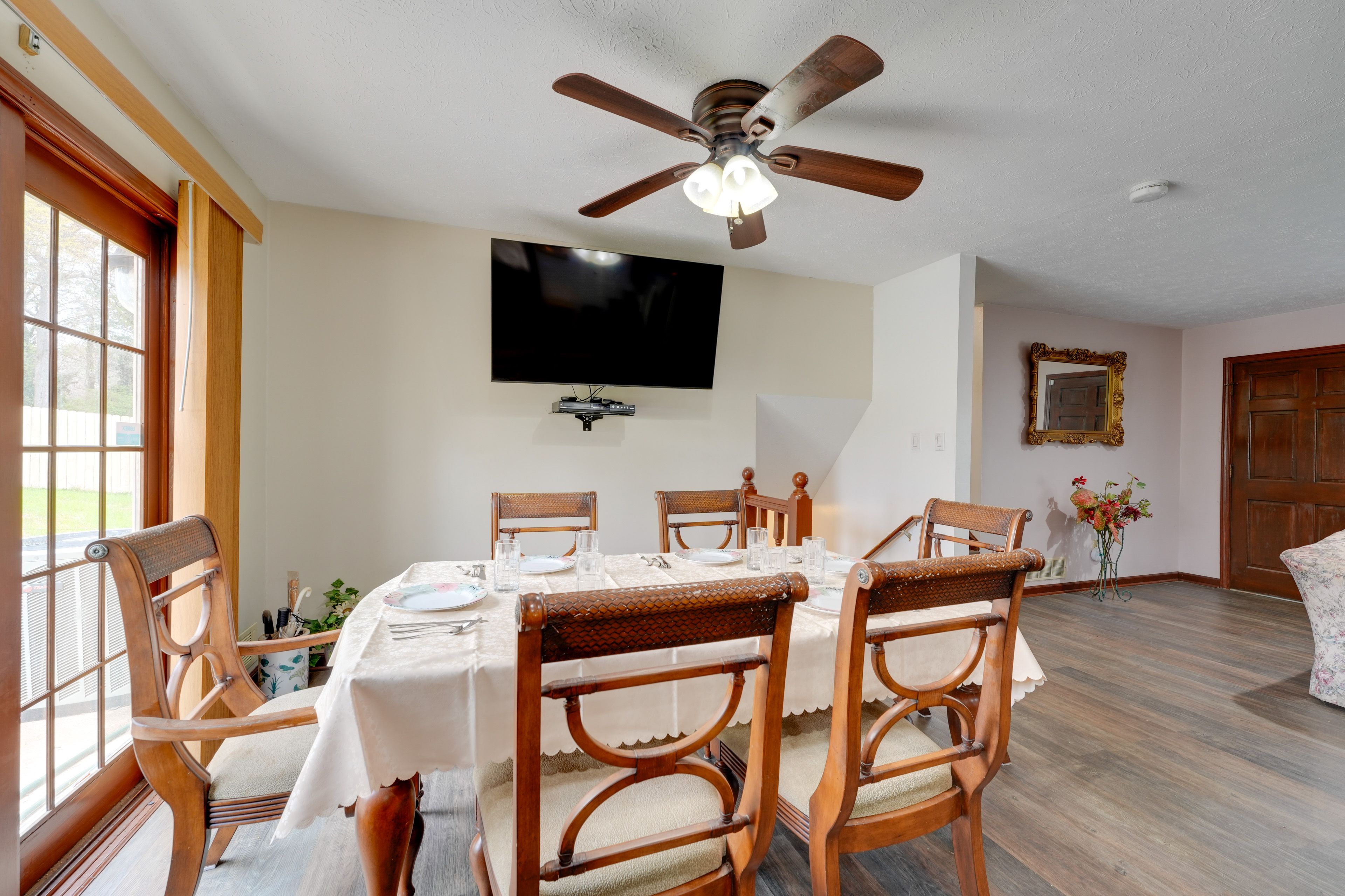 Dining Area | Main Level