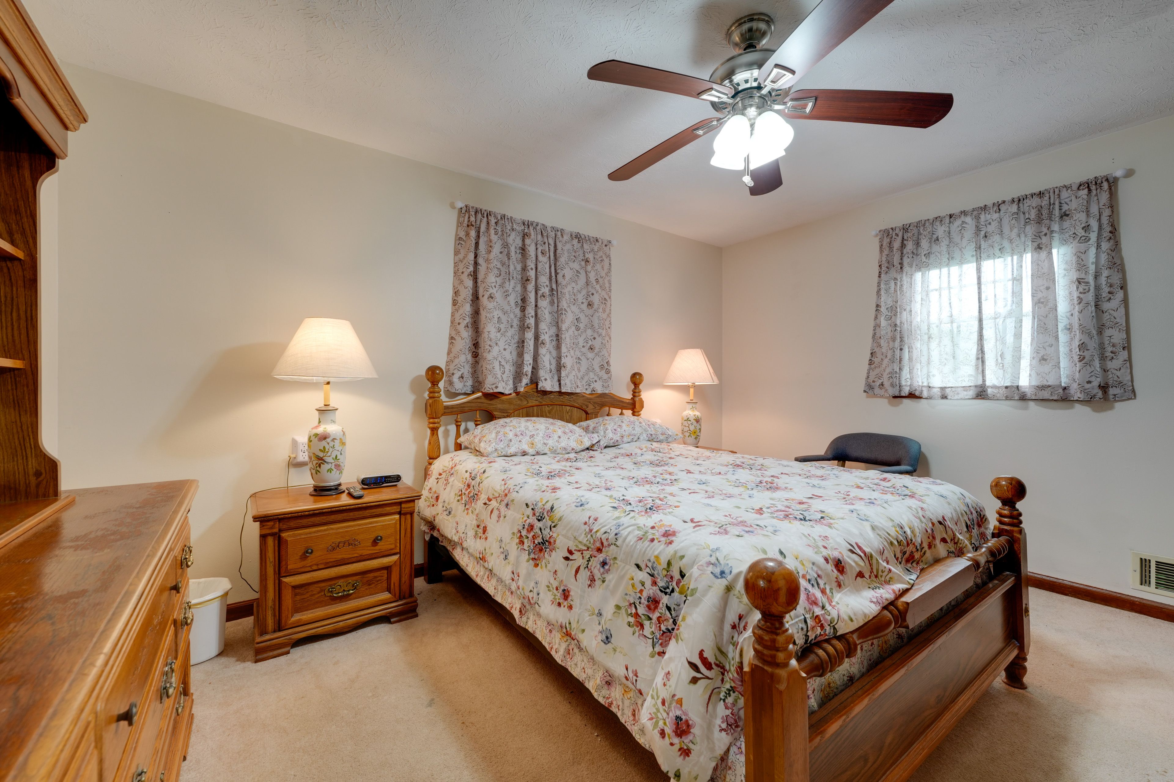 Bedroom 1 | Upper Level | Queen Bed