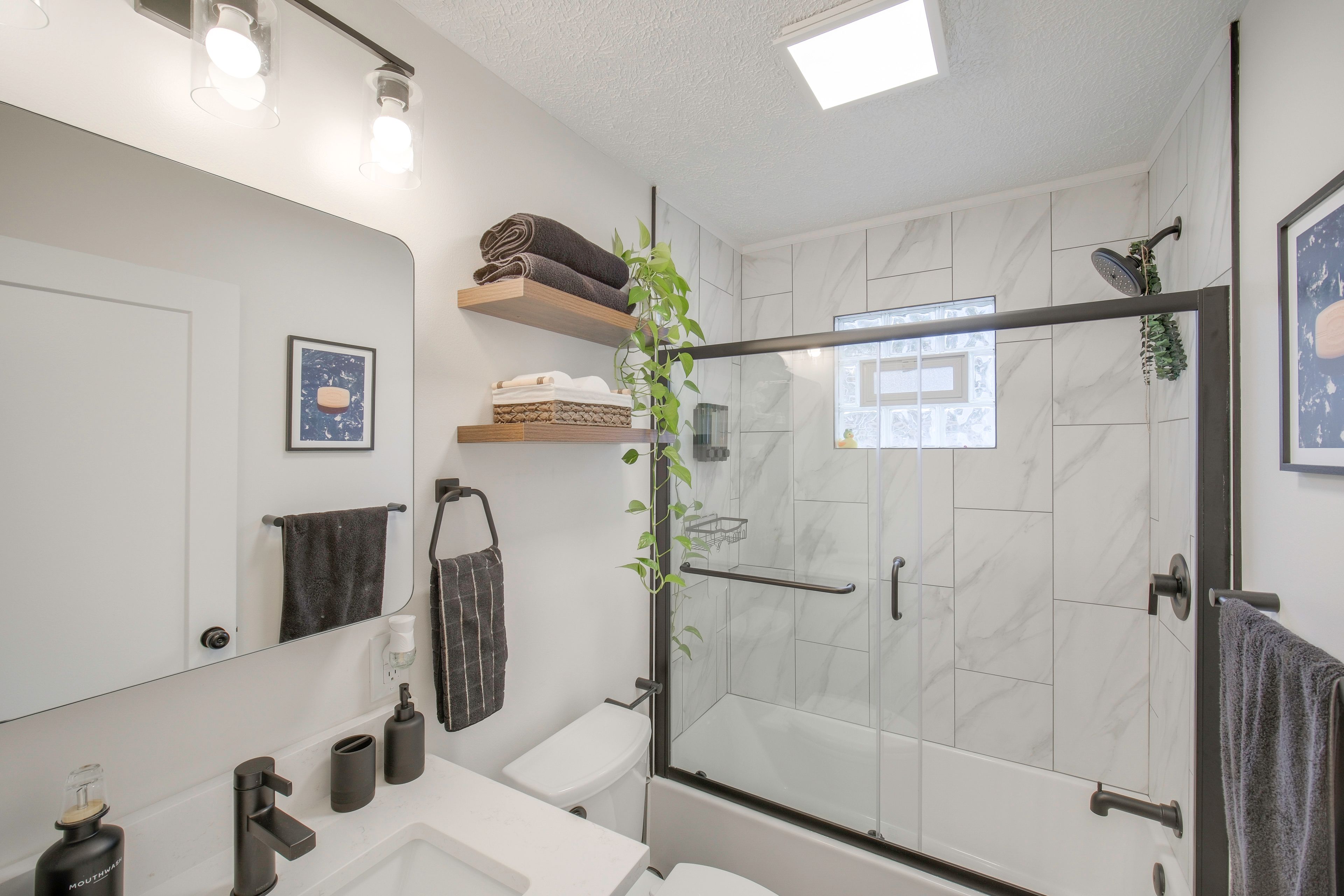 Bathroom | 1st Floor
