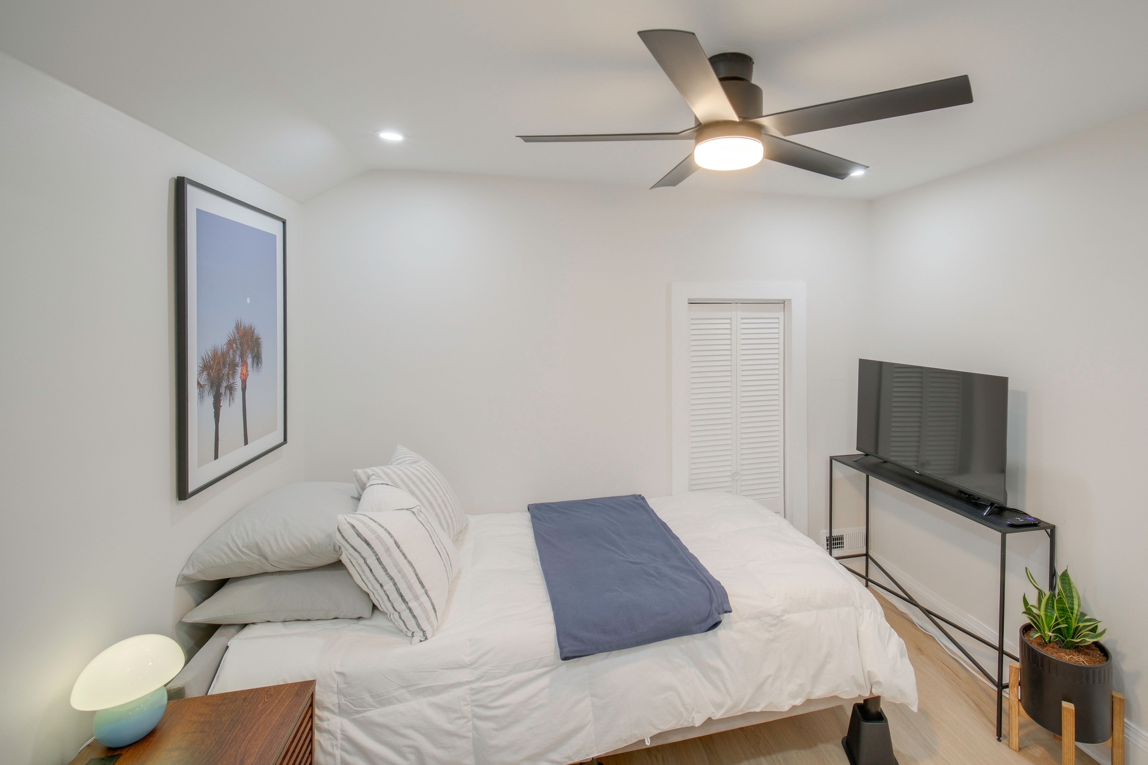 Bedroom 2 | Twin XL Bed | 2nd Floor