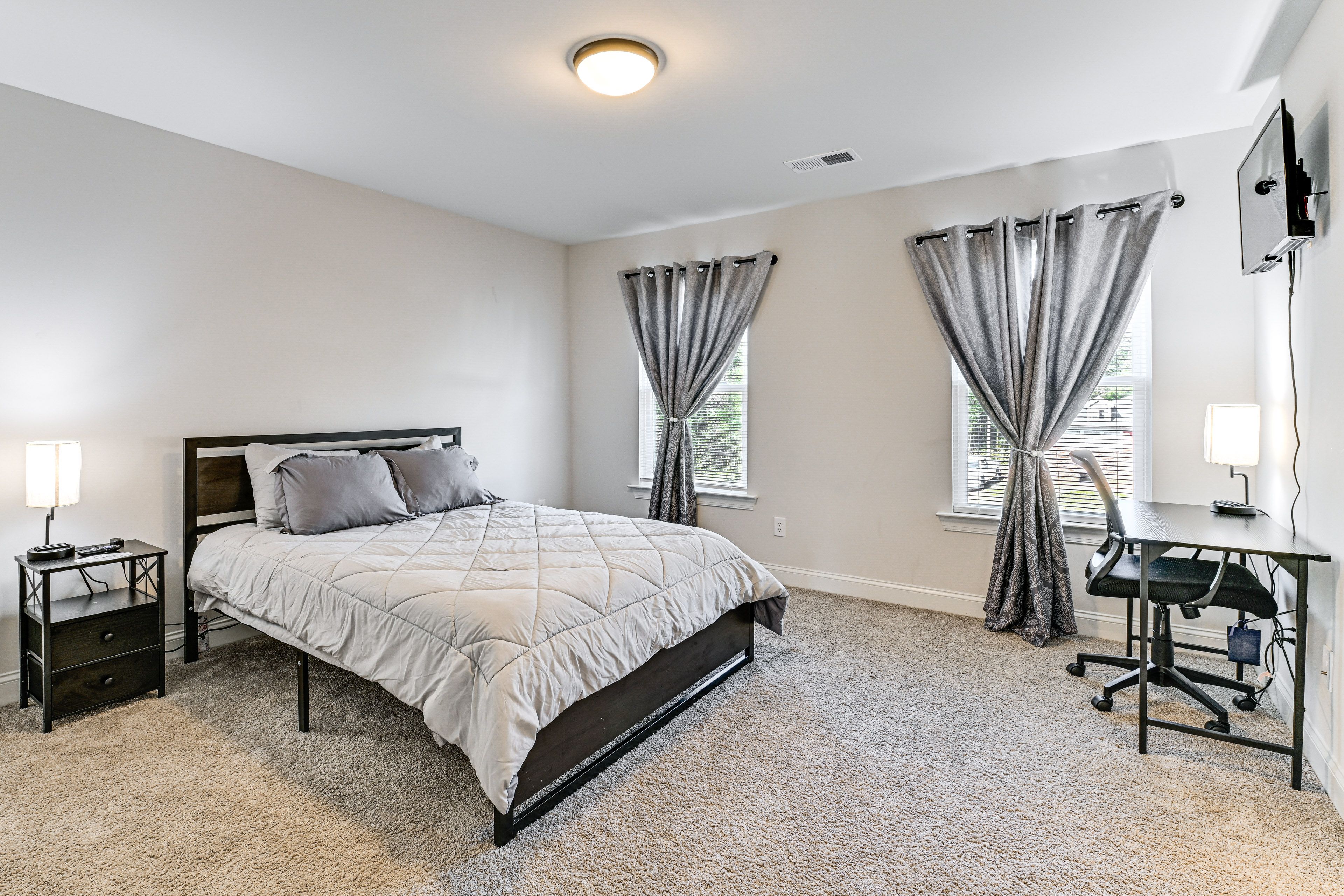 Bedroom 1 | 2nd Floor | Queen Bed | En-Suite Bathroom