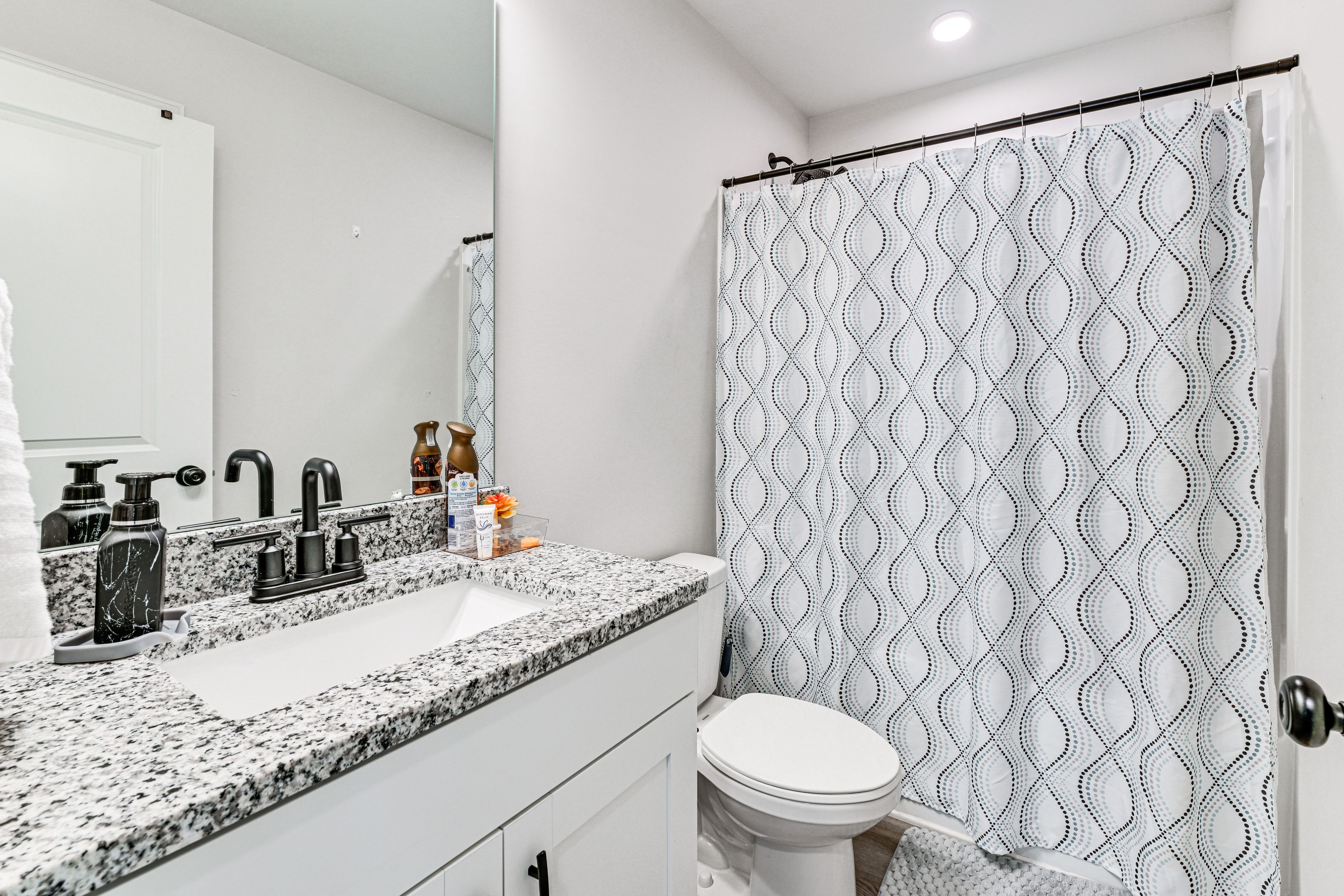 Full Bathroom | 2nd Floor