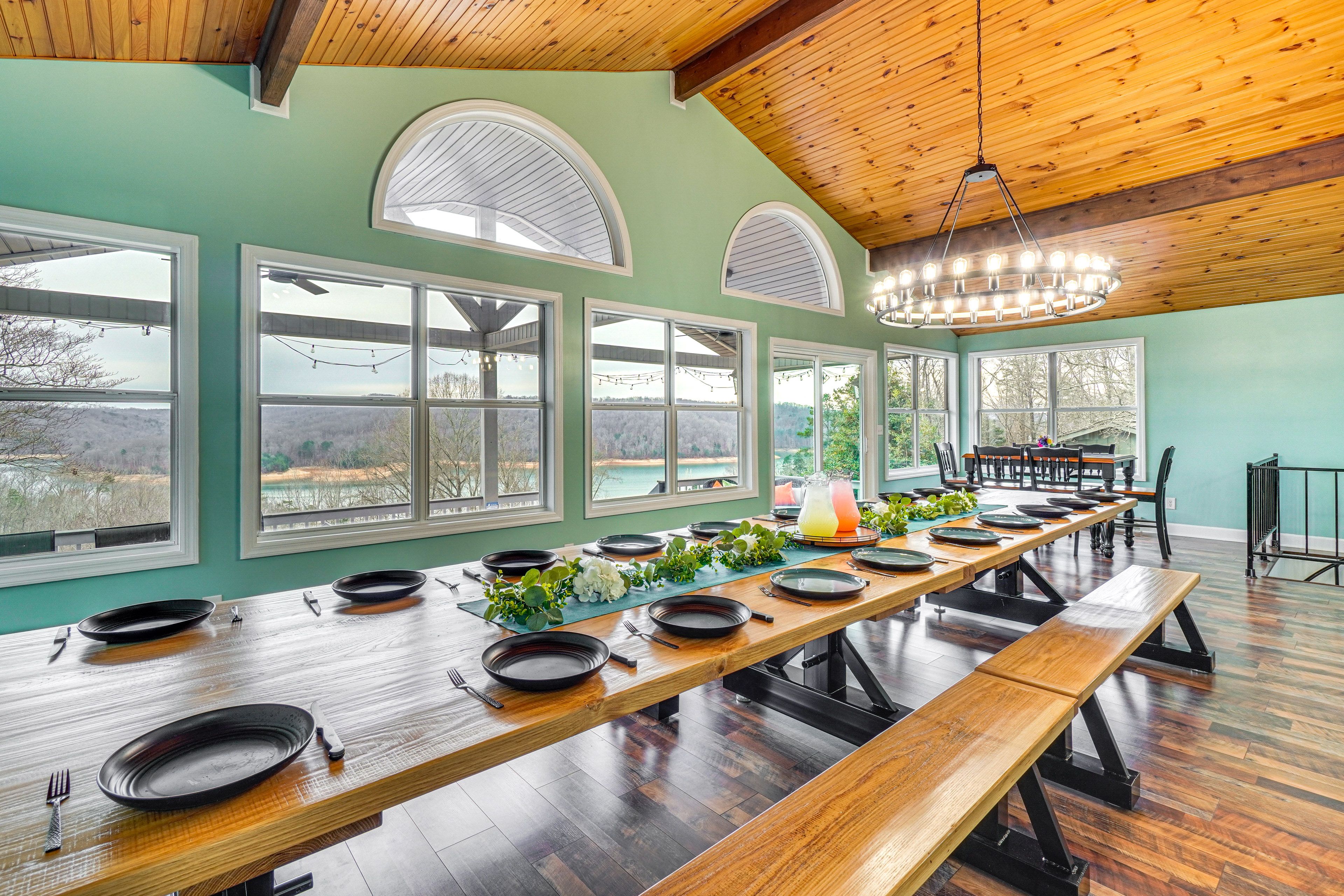 Property Interior | Central A/C & Heating | Free WiFi