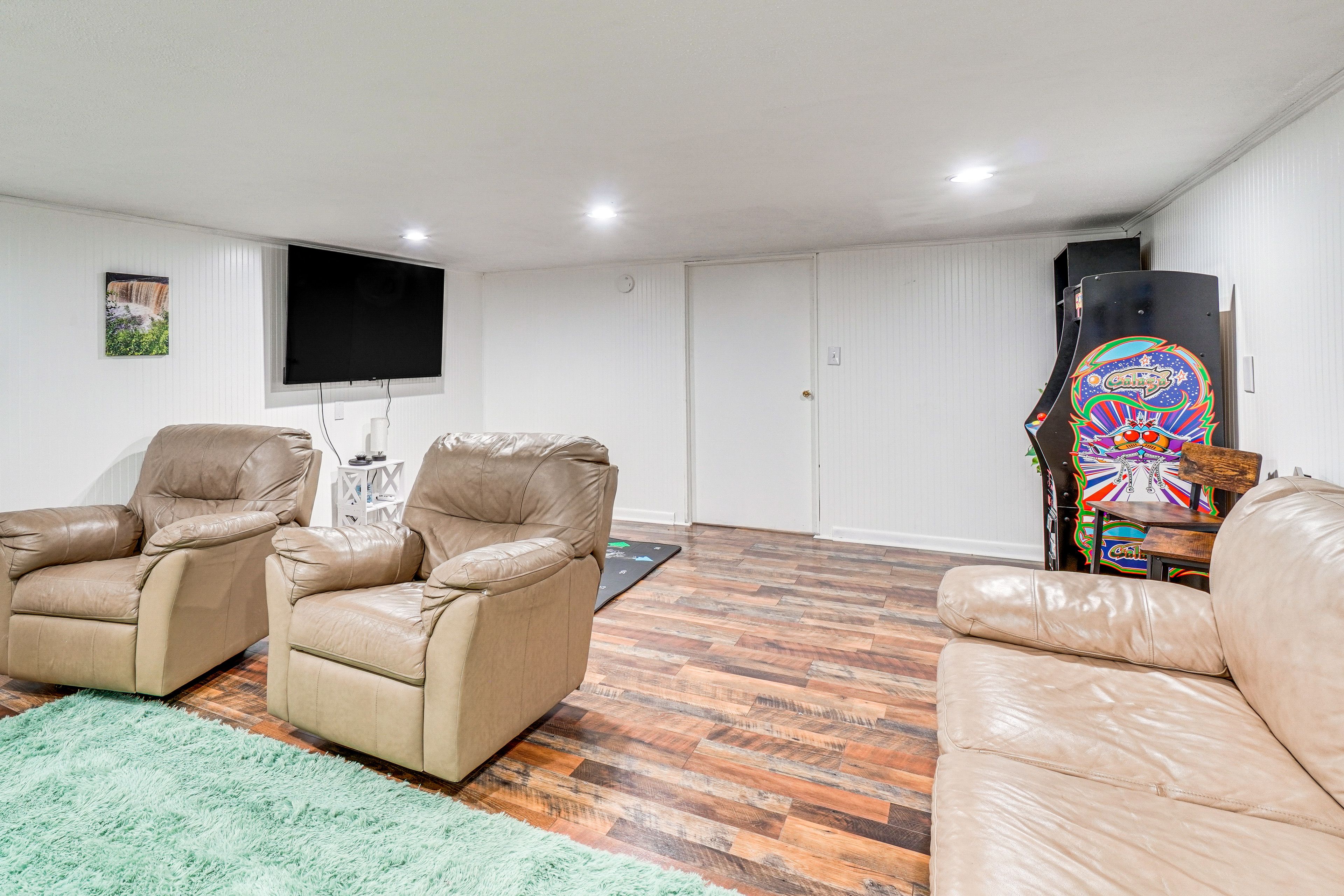 Game Room | Basement | Queen Futon