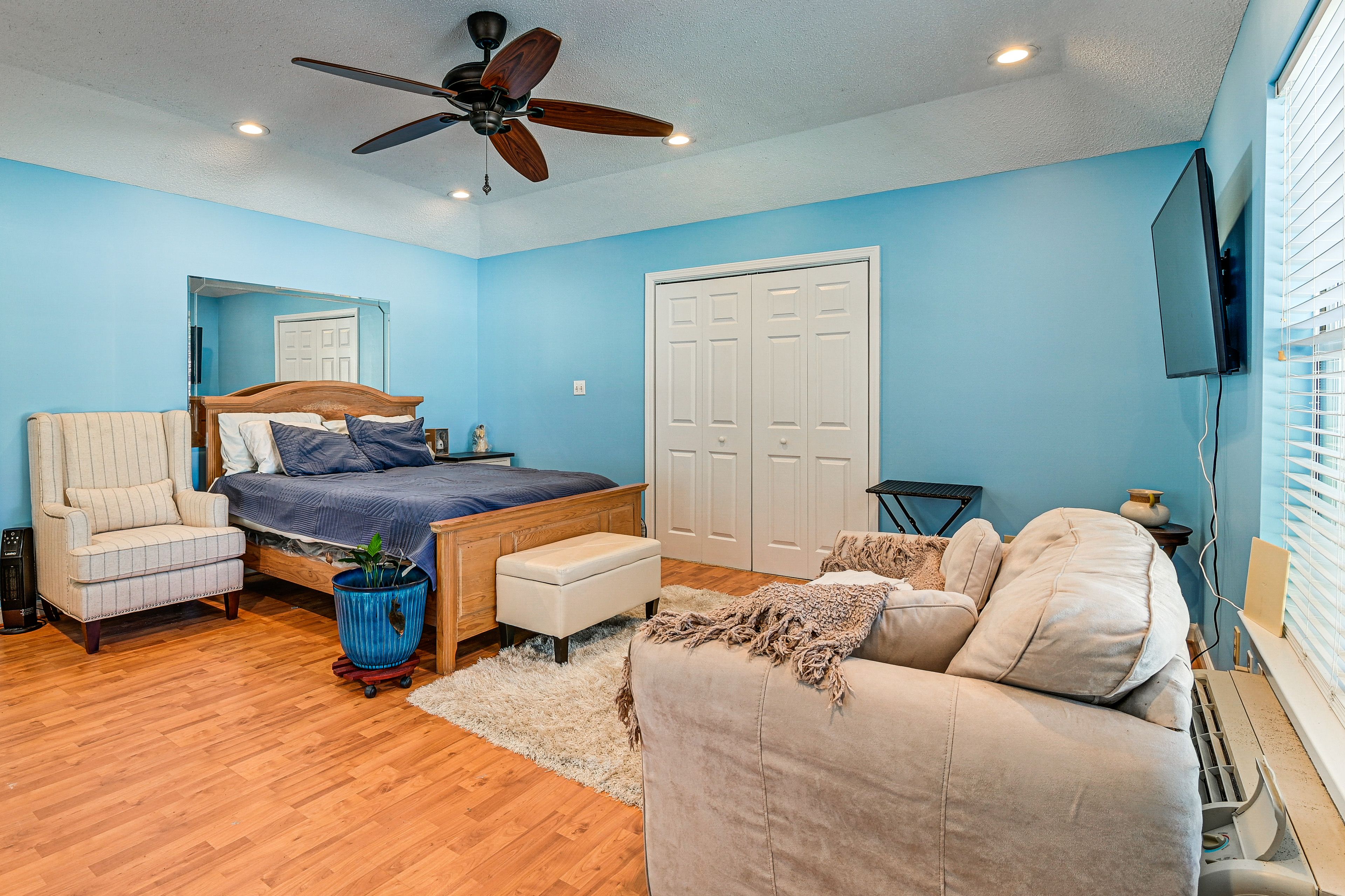 Bedroom 2 | Queen Bed