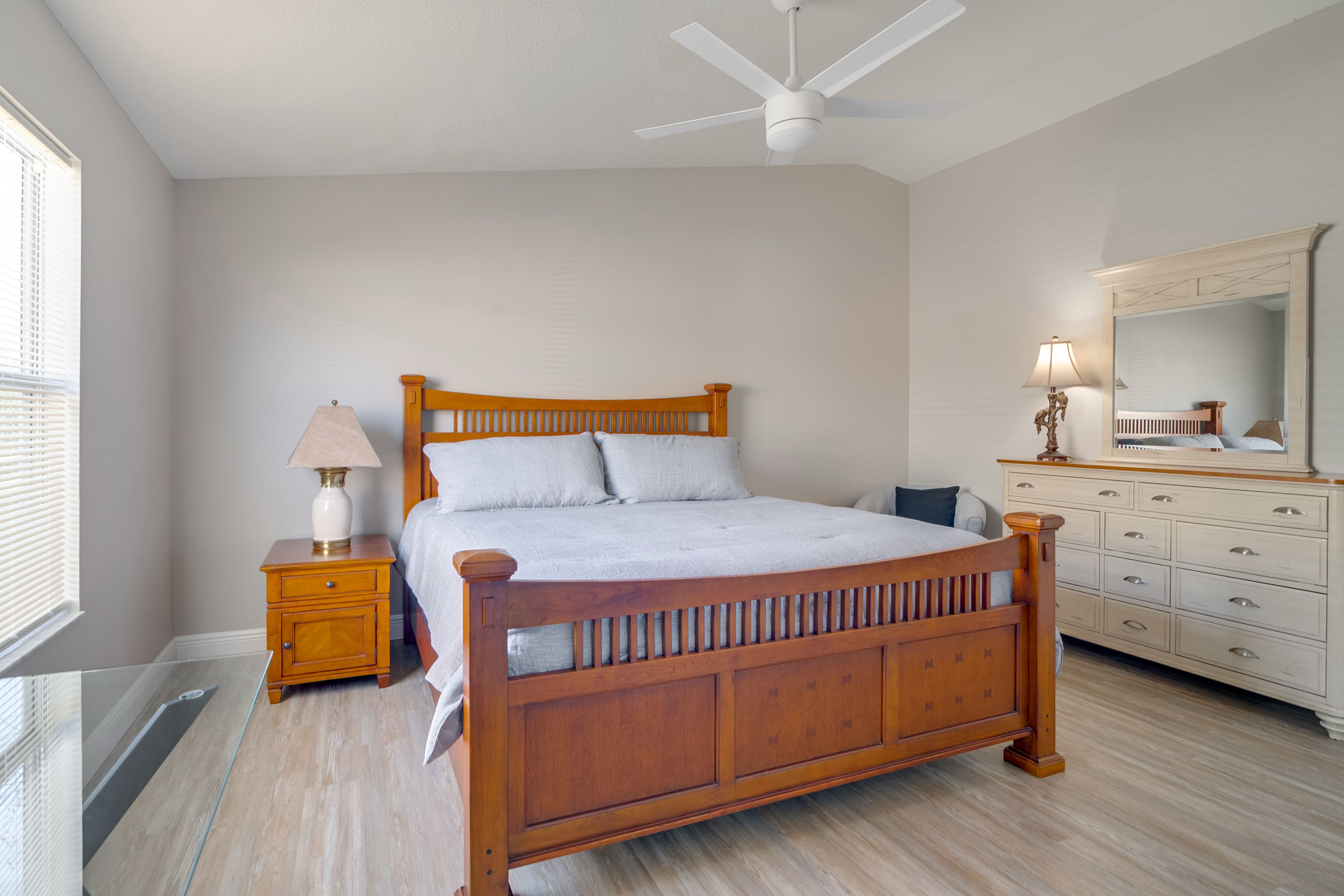 Bedroom 1 | King Bed | Smart TV | Linens Provided