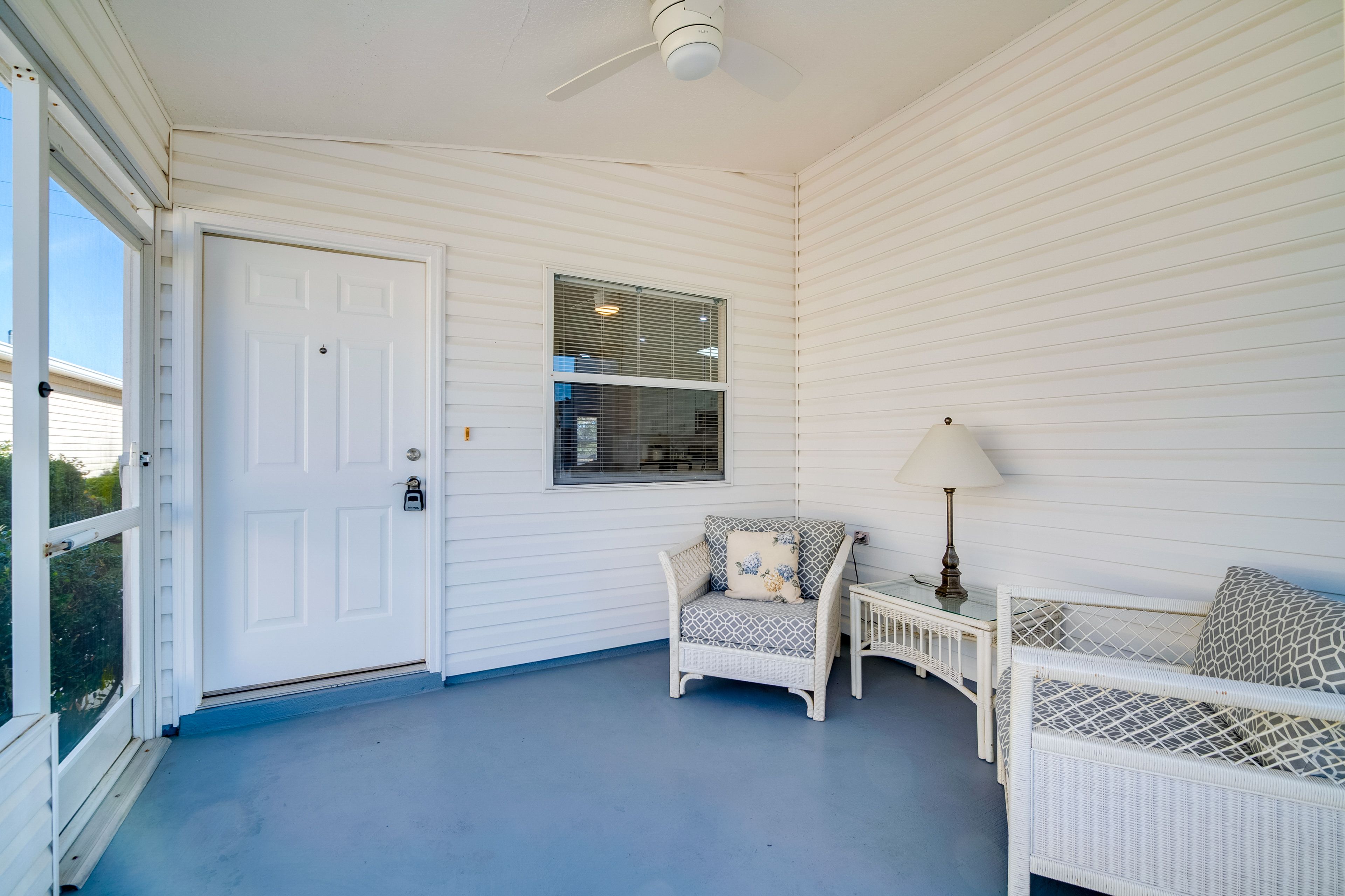 Screened Porch | Outdoor Seating