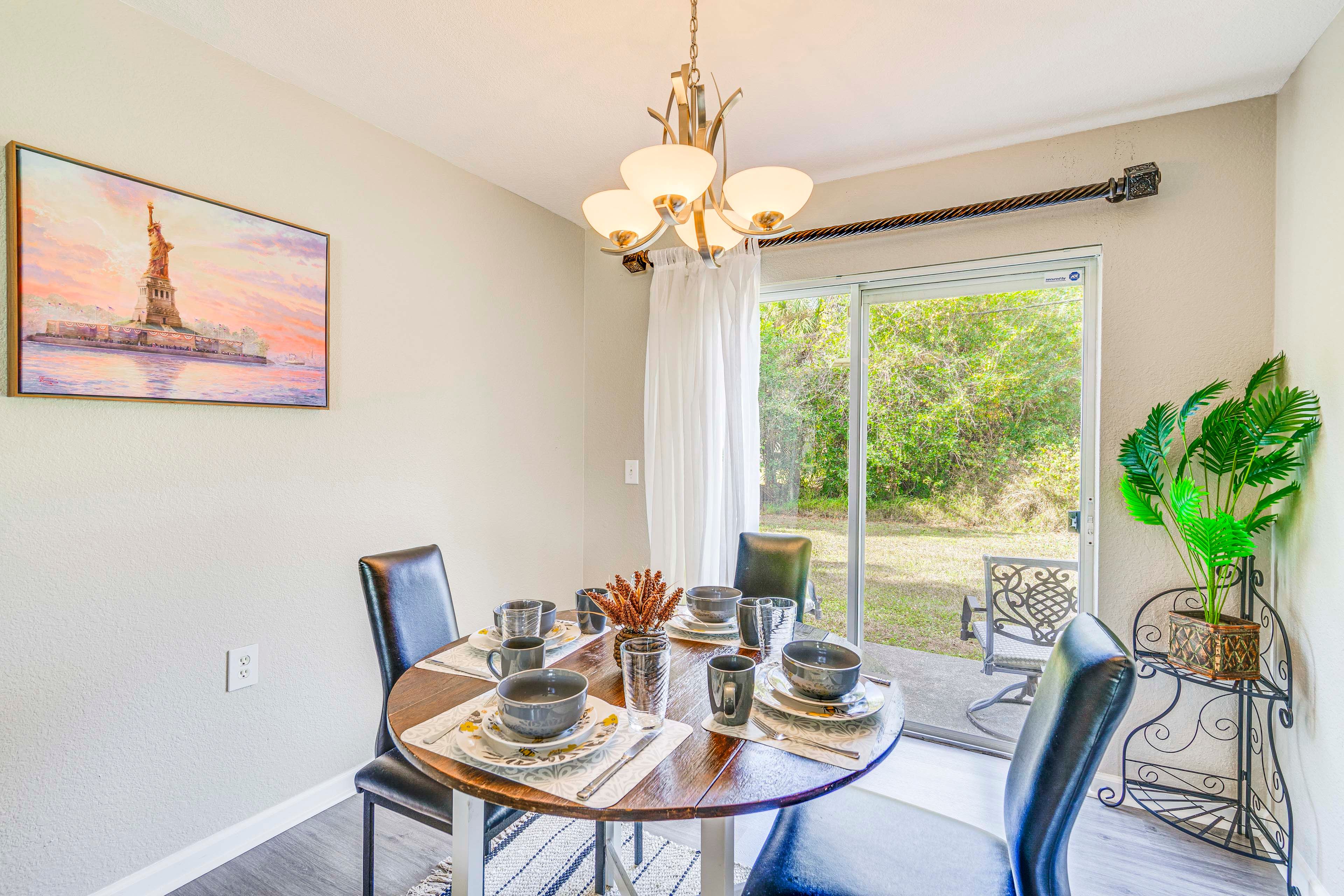 Dining Area | Dishware/Flatware