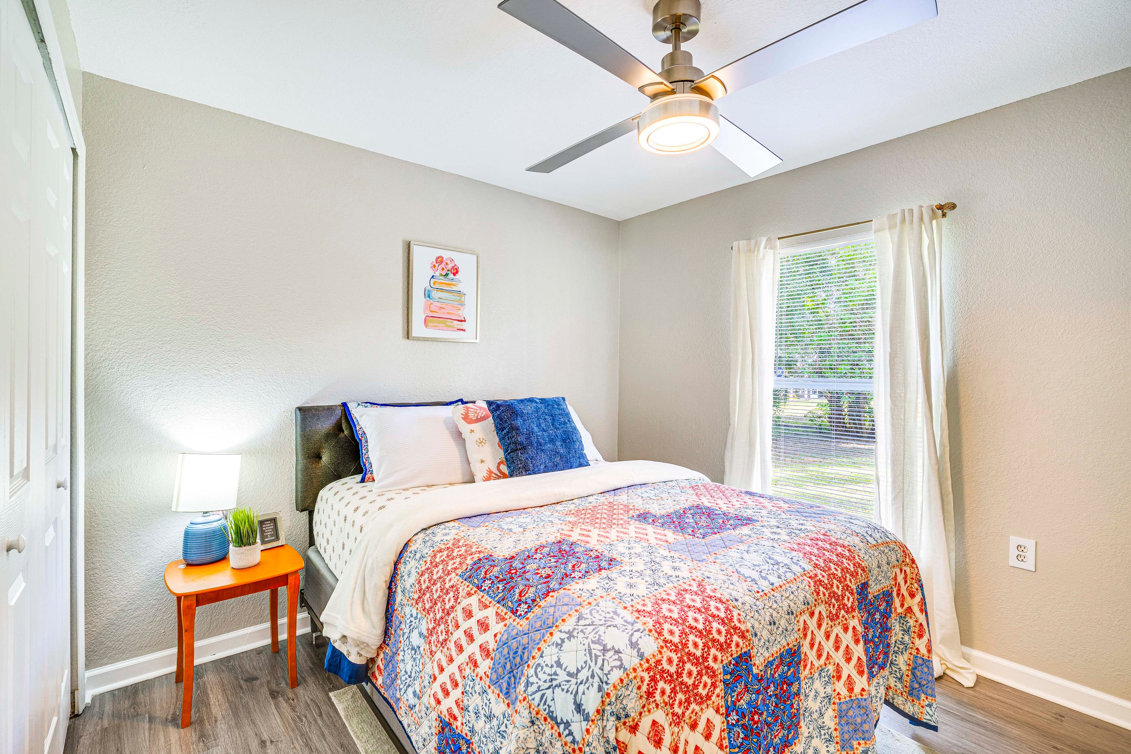 Bedroom 2 | Queen Bed