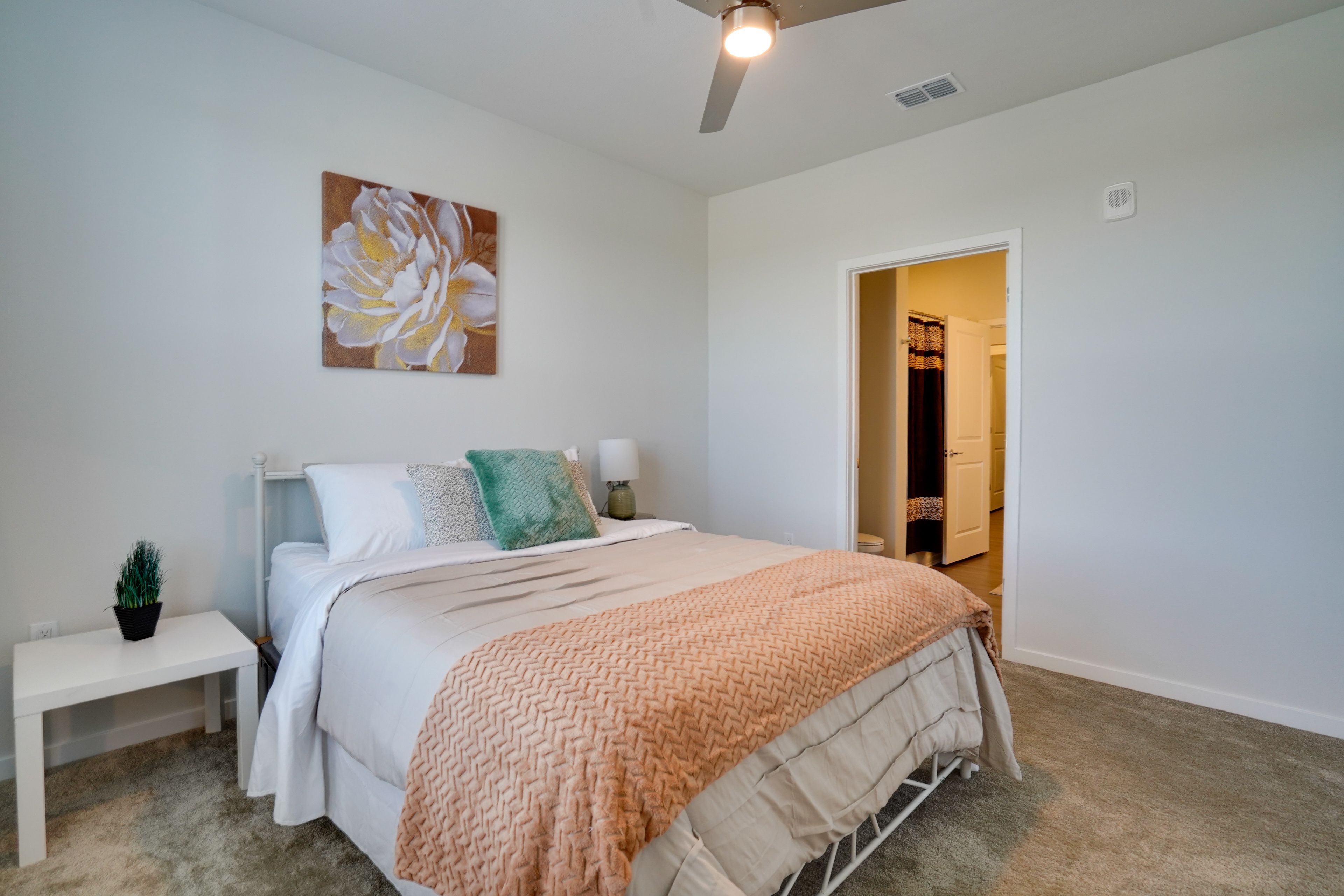 Bedroom 2 | Queen Bed