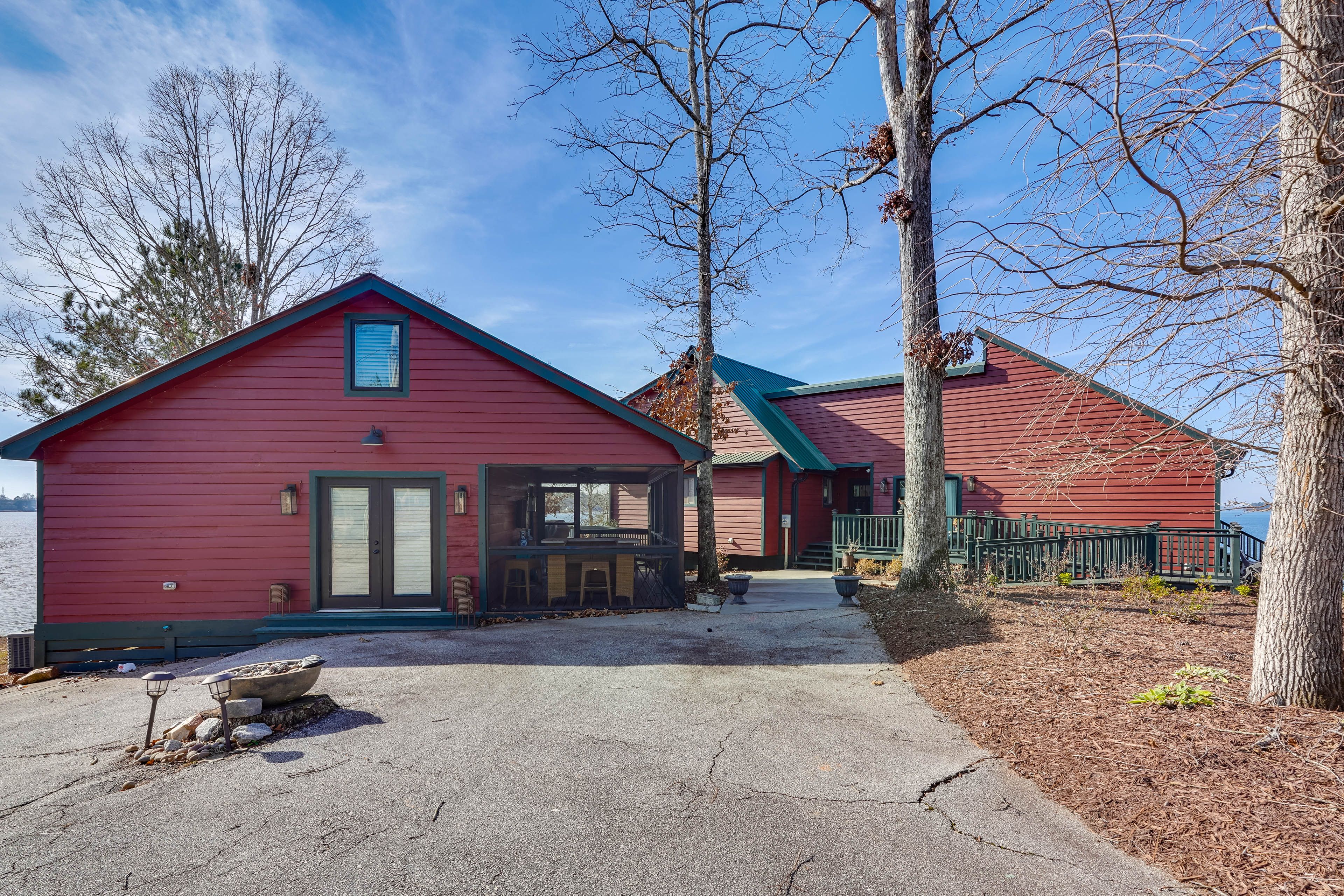Parking | Shared Spacious Driveway